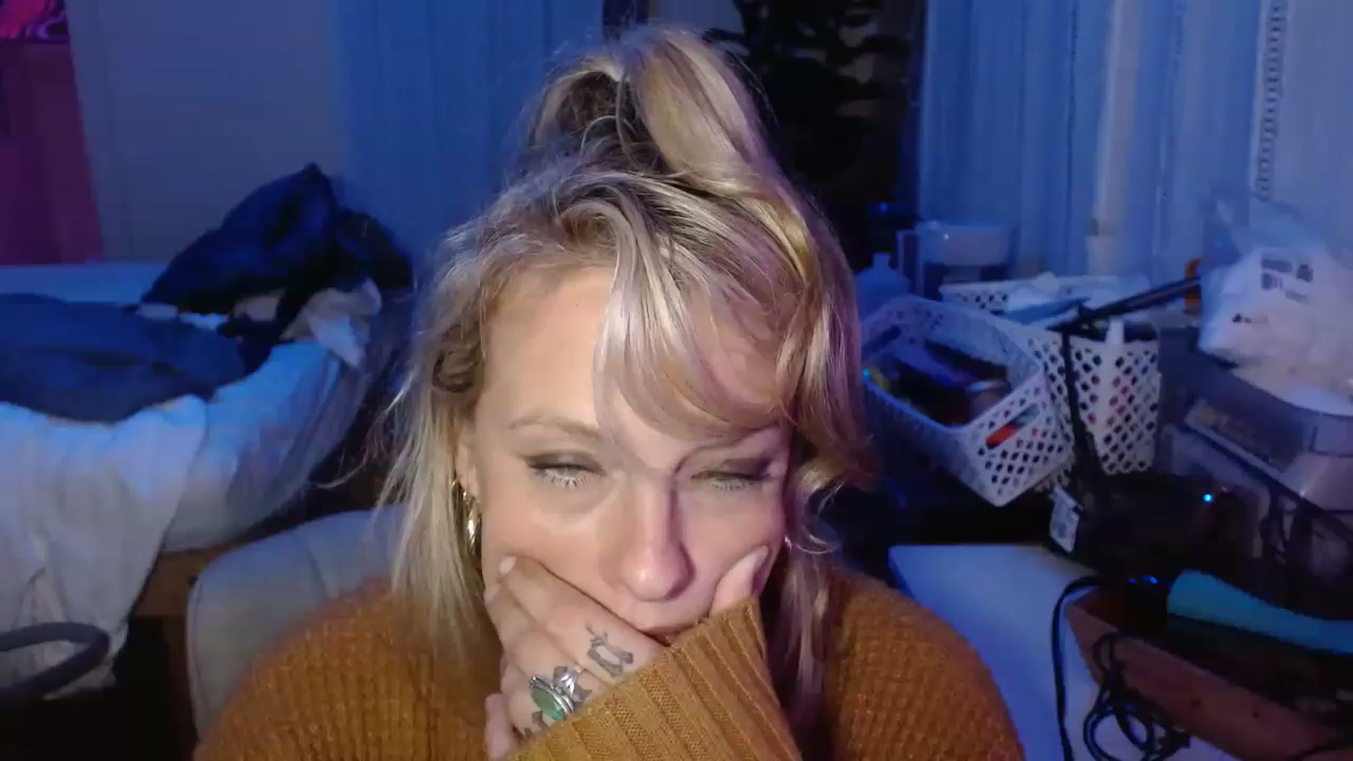 Gallery image thumbnail from Ailia_'s myfreecams stream on, 12/12/2022, 11:49 image 16 of 20