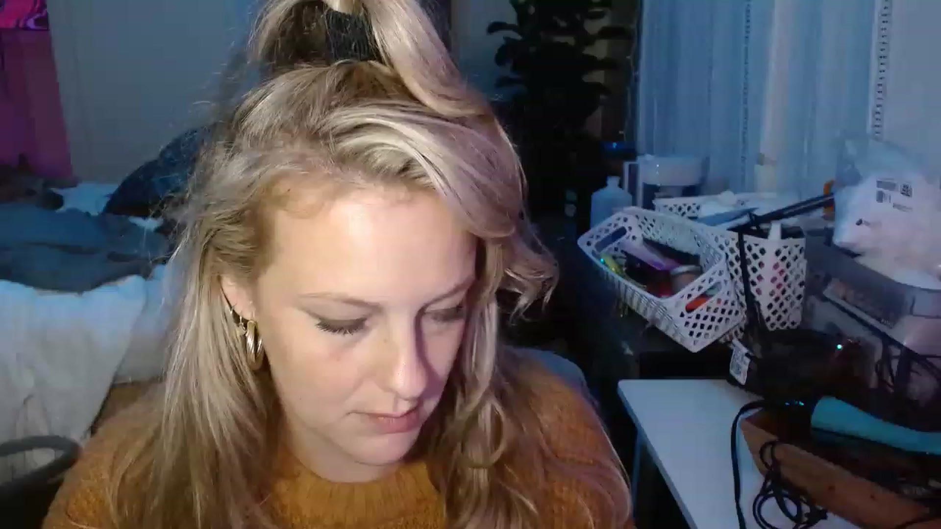 Gallery image thumbnail from Ailia_'s myfreecams stream on, 12/12/2022, 11:49 image 19 of 20