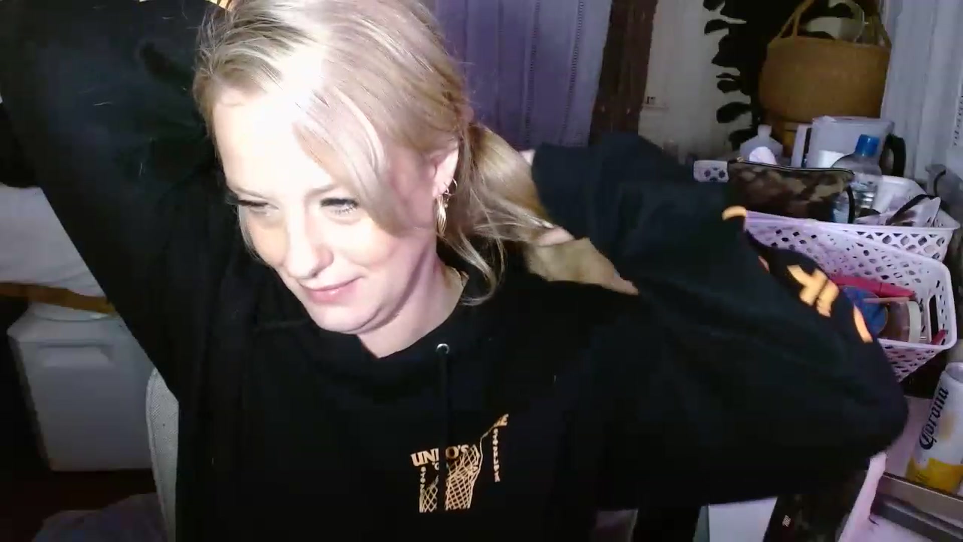 Gallery image thumbnail from Ailia_'s myfreecams stream on, 12/18/2022, 12:16 image 9 of 20