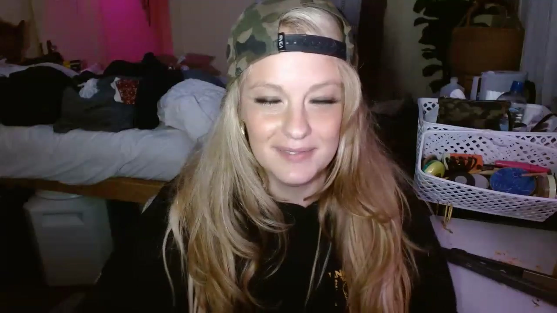 Gallery image thumbnail from Ailia_'s myfreecams stream on, 12/18/2022, 12:16 image 15 of 20