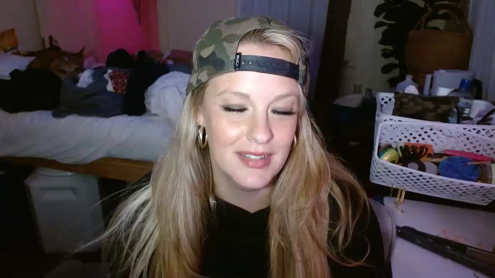 Gallery image thumbnail from Ailia_'s myfreecams stream on, 12/18/2022, 12:16 image 16 of 20