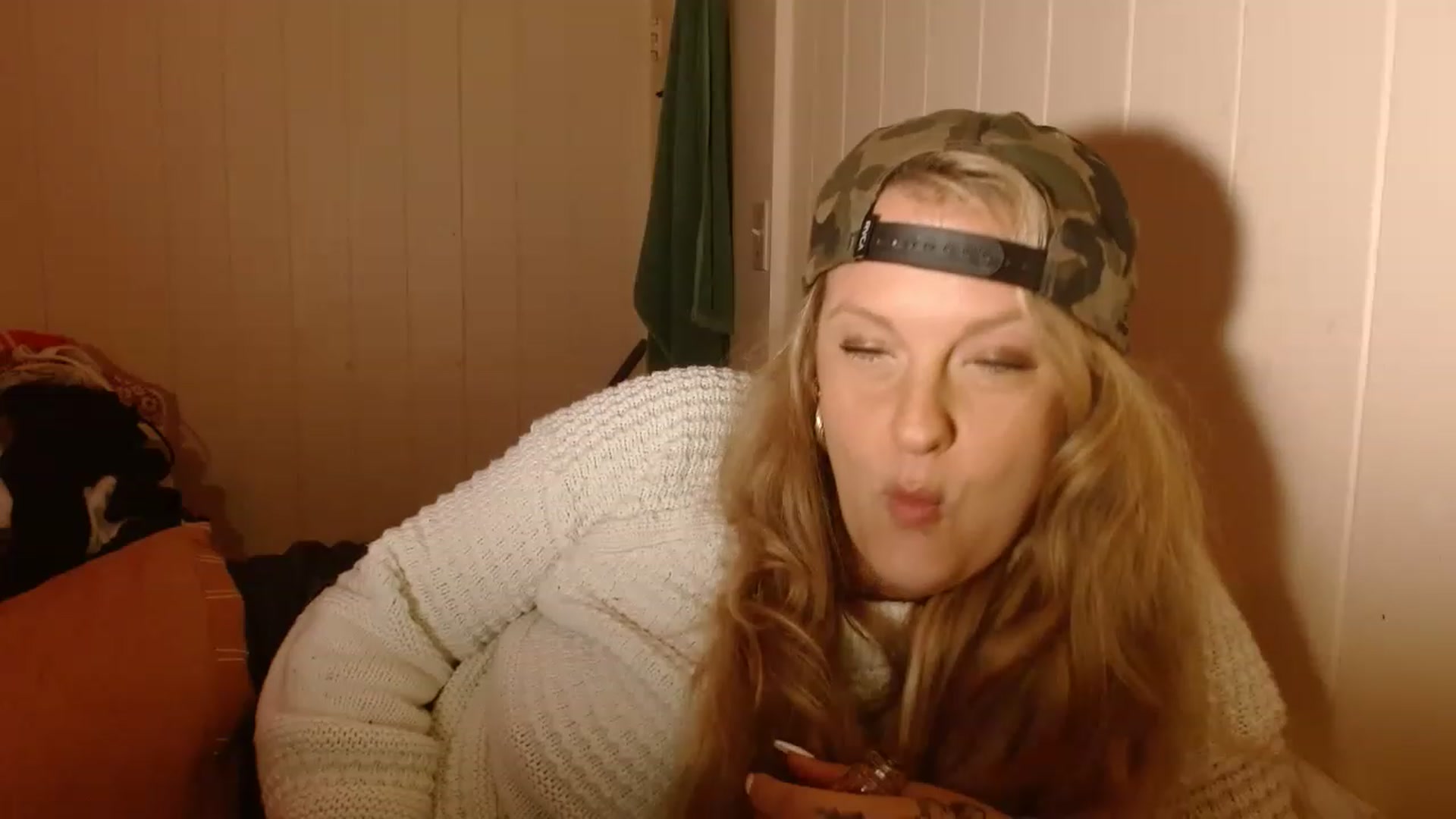 Gallery image thumbnail from Ailia_'s myfreecams stream on, 12/27/2022, 10:23 image 12 of 20