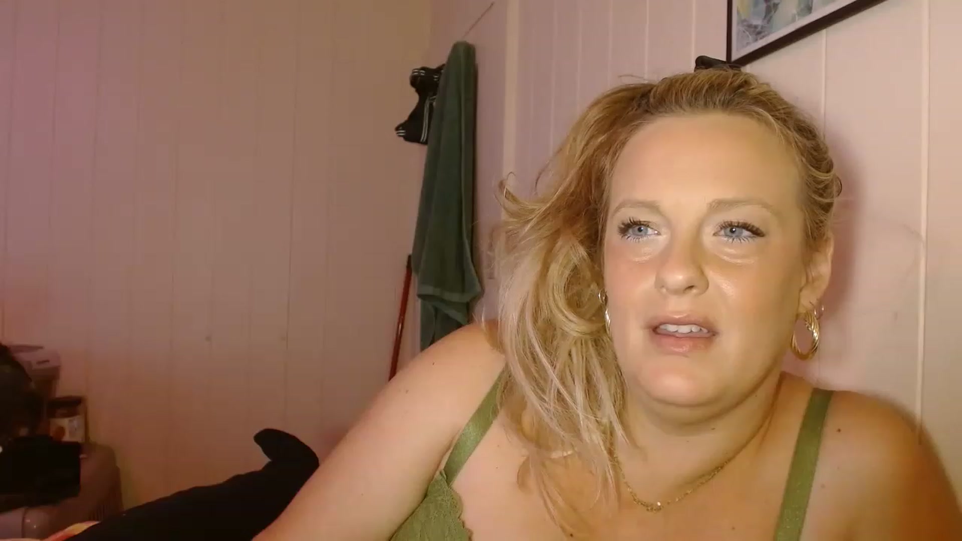 Gallery image thumbnail from Ailia_'s myfreecams stream on, 12/29/2022, 04:33 image 14 of 20
