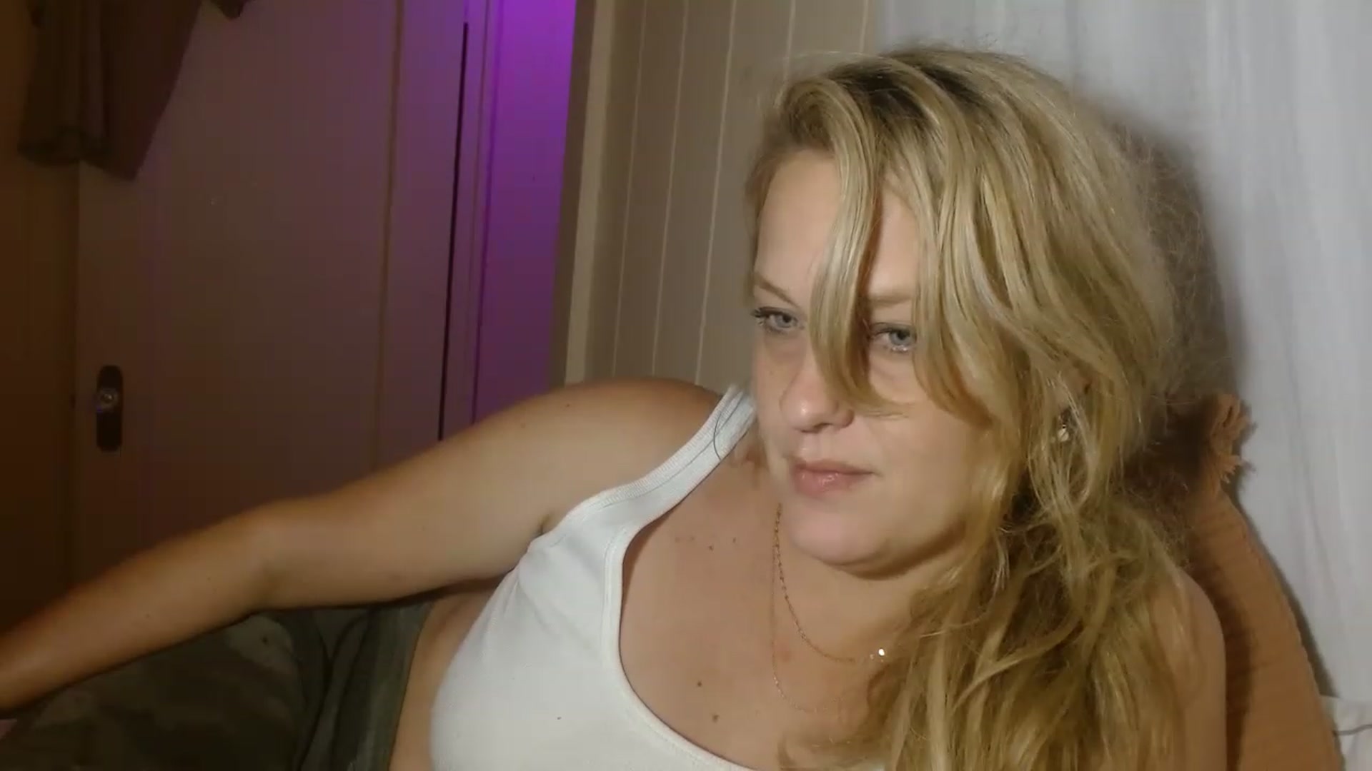 Gallery image thumbnail from Ailia_'s myfreecams stream on, 01/01/2023, 10:39 image 20 of 20