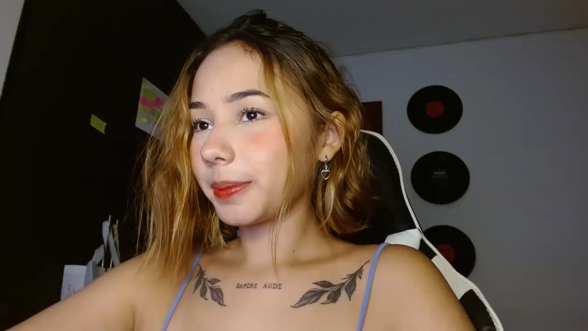 Gallery image thumbnail from Ailyn_grawn's myfreecams stream on, 04/03/2023, 23:01 image 14 of 20