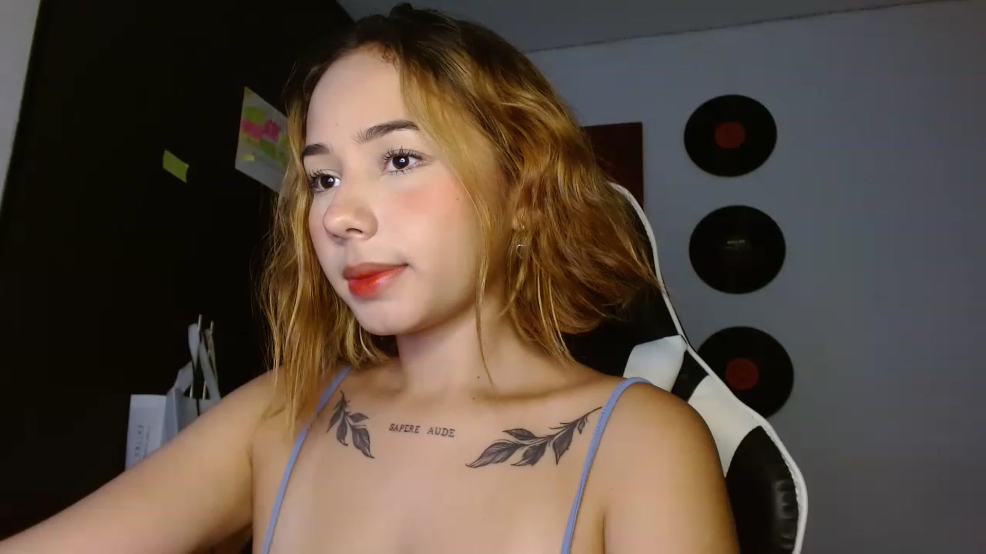 Gallery image thumbnail from Ailyn_grawn's myfreecams stream on, 04/03/2023, 23:01 image 11 of 20