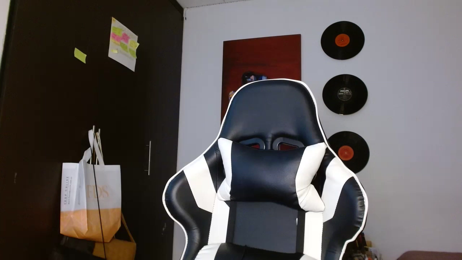 Gallery image thumbnail from Ailyn_grawn's myfreecams stream on, 04/03/2023, 23:01 image 7 of 20