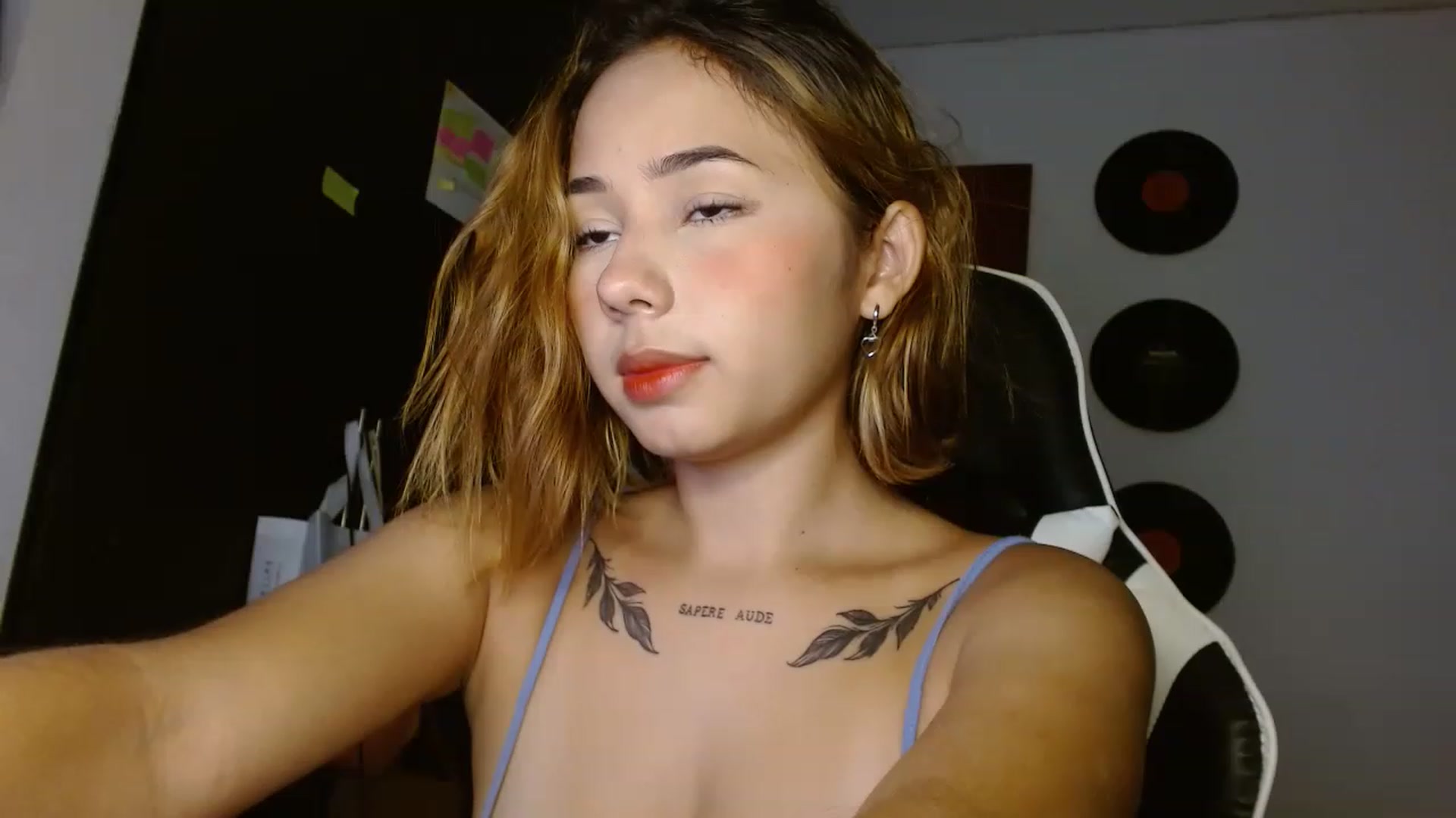 Gallery image thumbnail from Ailyn_grawn's myfreecams stream on, 04/03/2023, 23:01 image 16 of 20