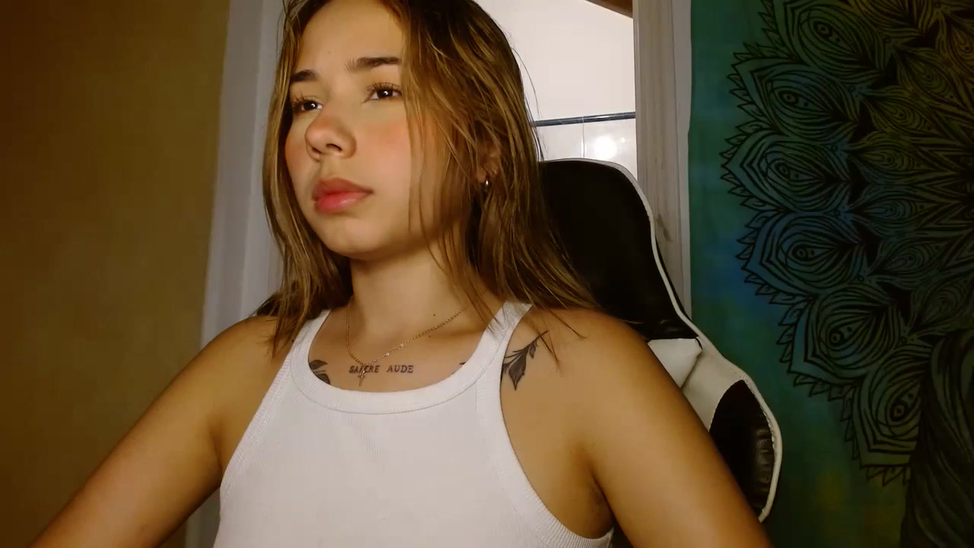 Gallery image thumbnail from Ailyn_grawn's myfreecams stream on, 02/22/2024, 06:03 image 5 of 20