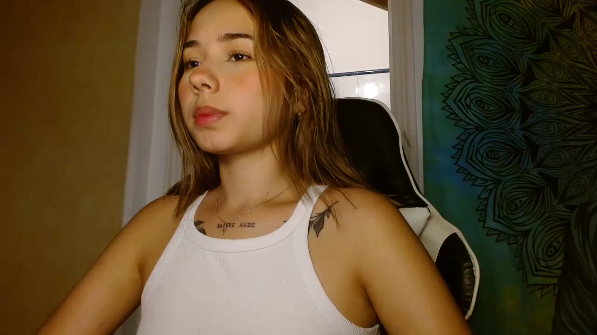 Gallery image thumbnail from Ailyn_grawn's myfreecams stream on, 02/22/2024, 06:03 image 6 of 20