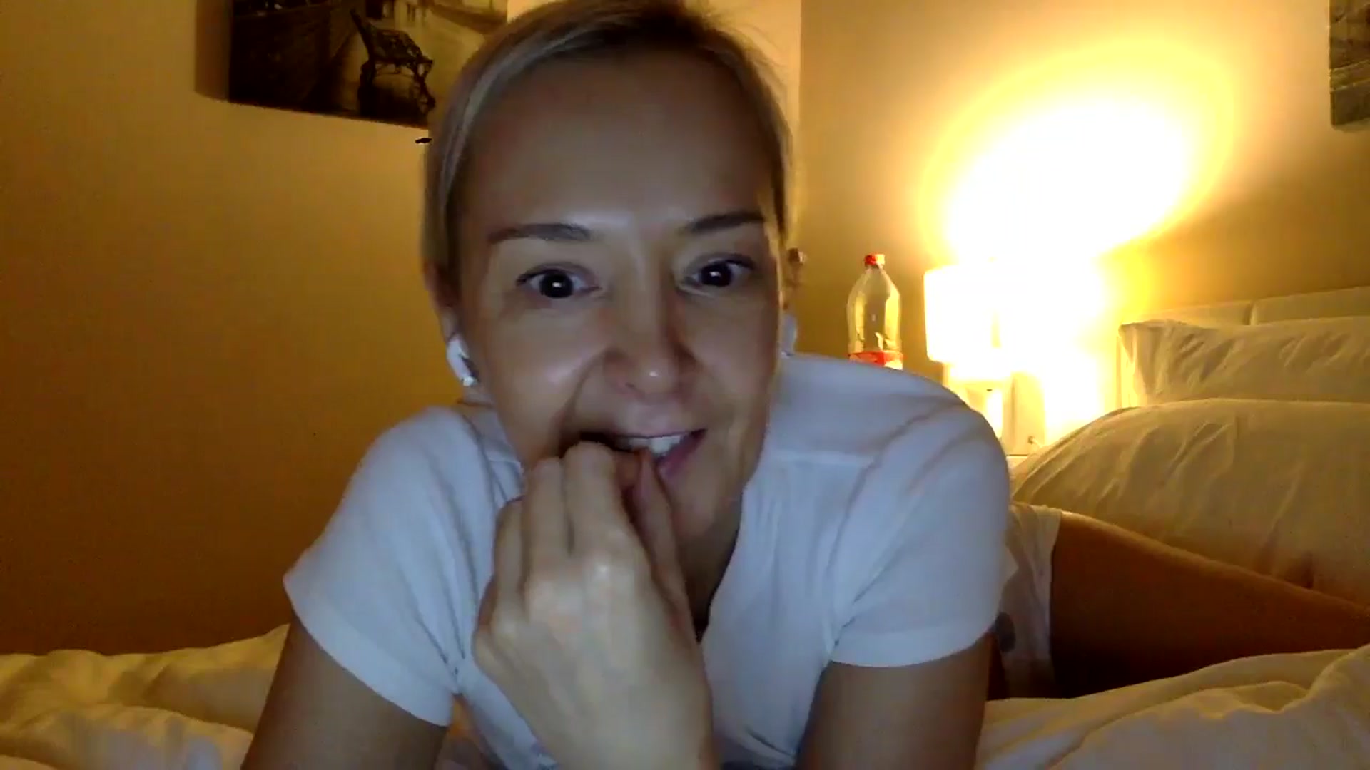 Gallery image thumbnail from Aimee101010's myfreecams stream on, 01/18/2026, 16:34 image 12 of 20