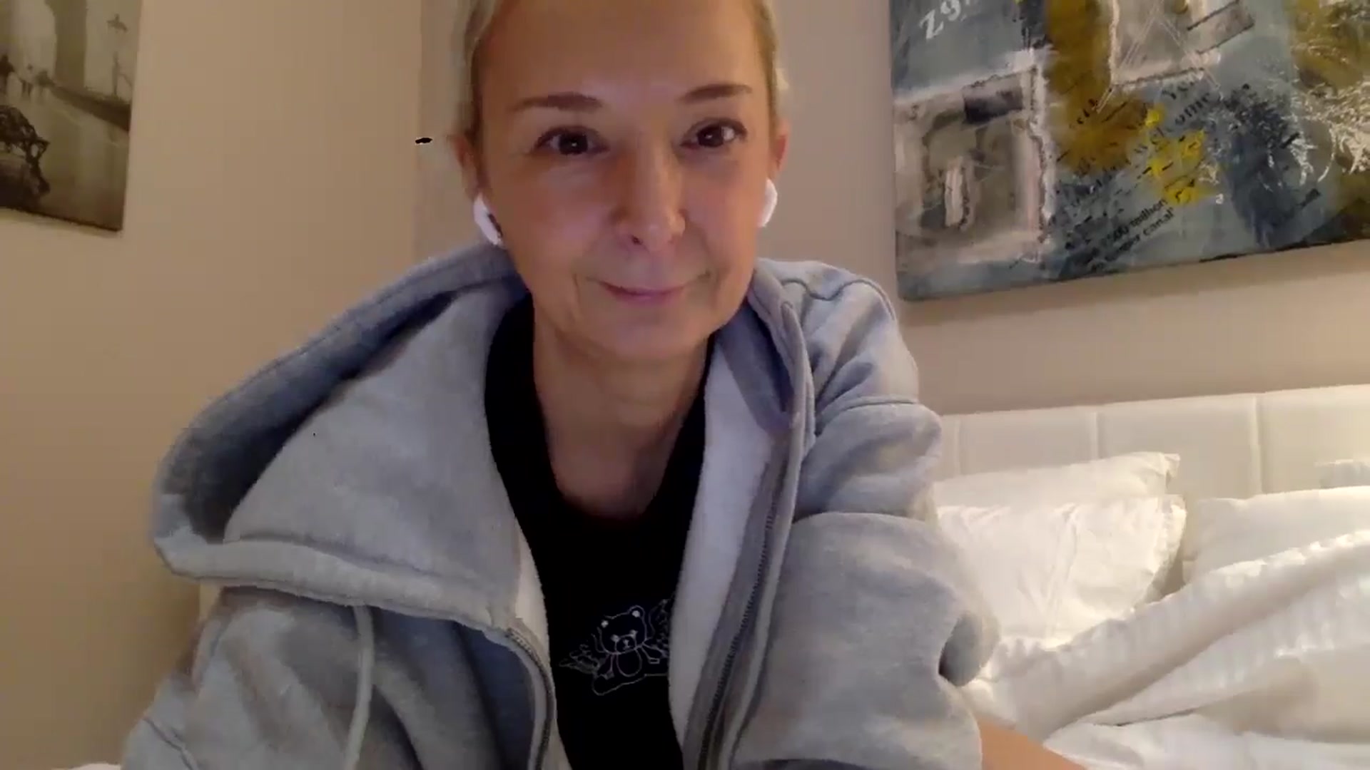 Gallery image thumbnail from Aimee101010's myfreecams stream on, 01/25/2026, 19:17 image 14 of 20