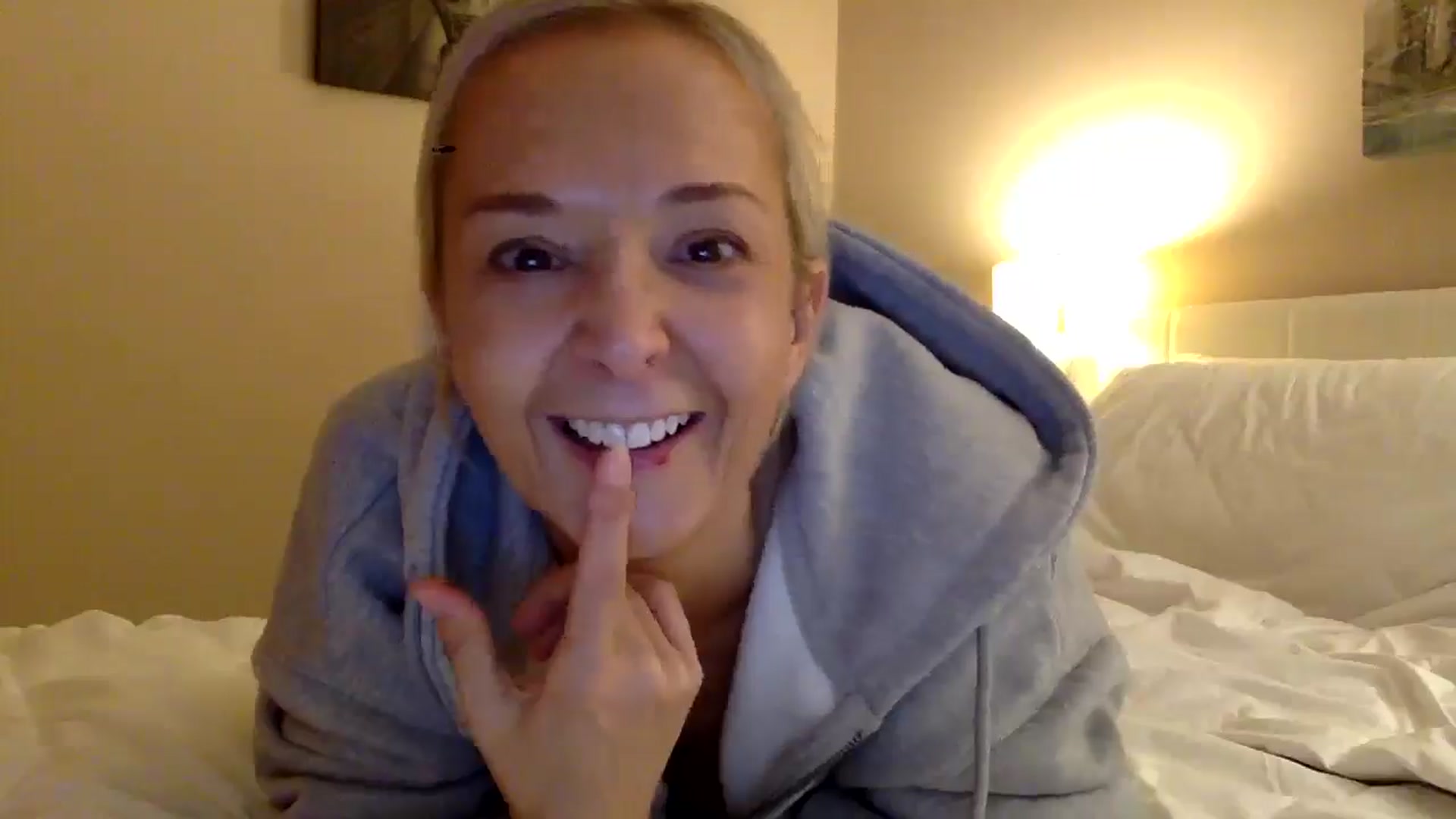 Gallery image thumbnail from Aimee555's myfreecams stream on, 01/06/2026, 17:47 image 10 of 20