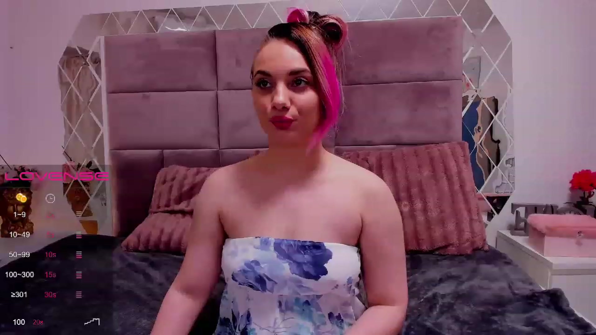 Gallery image thumbnail from AimeeJess's myfreecams stream on, 05/25/2023, 22:03 image 14 of 20