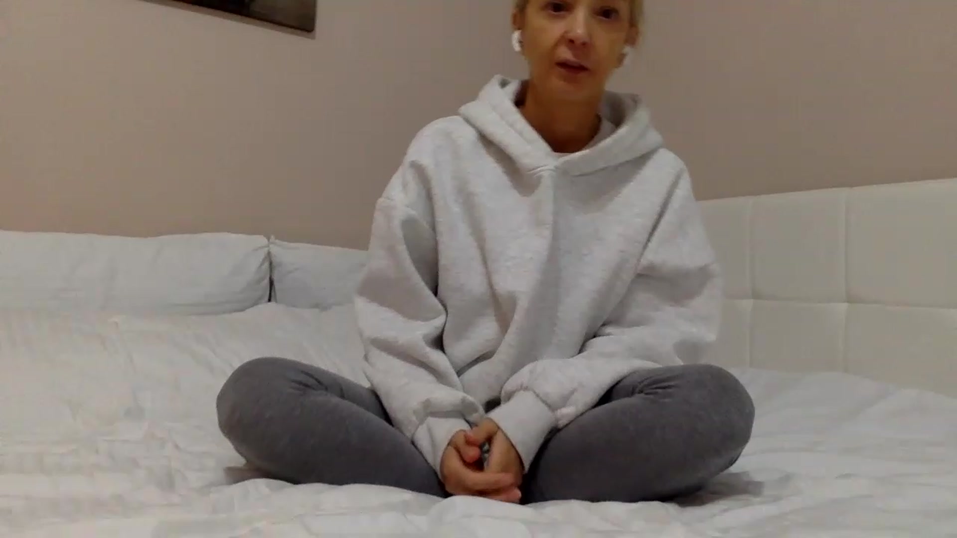 Gallery image thumbnail from Aimee_Angel's myfreecams stream on, 12/01/2022, 16:18 image 17 of 20