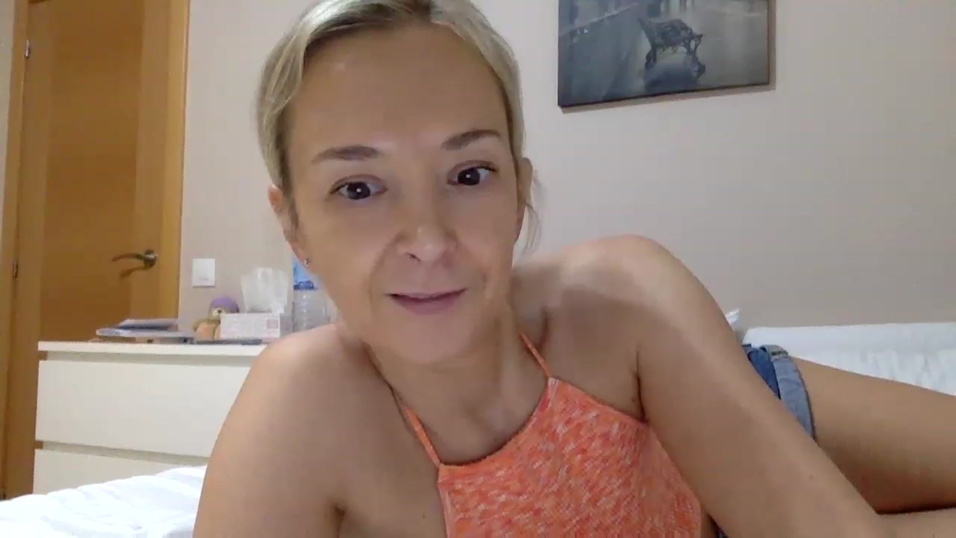 Gallery image thumbnail from Aimee_Angel's myfreecams stream on, 12/08/2022, 19:00 image 17 of 20