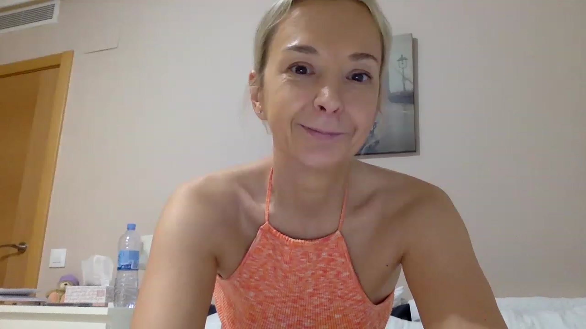 Gallery image thumbnail from Aimee_Angel's myfreecams stream on, 12/08/2022, 19:00 image 11 of 20