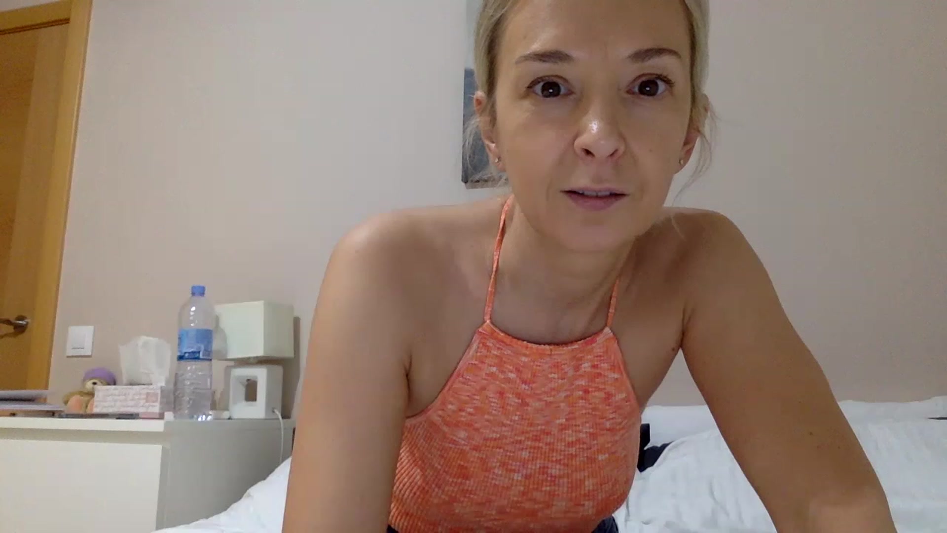 Gallery image thumbnail from Aimee_Angel's myfreecams stream on, 12/08/2022, 19:00 image 16 of 20