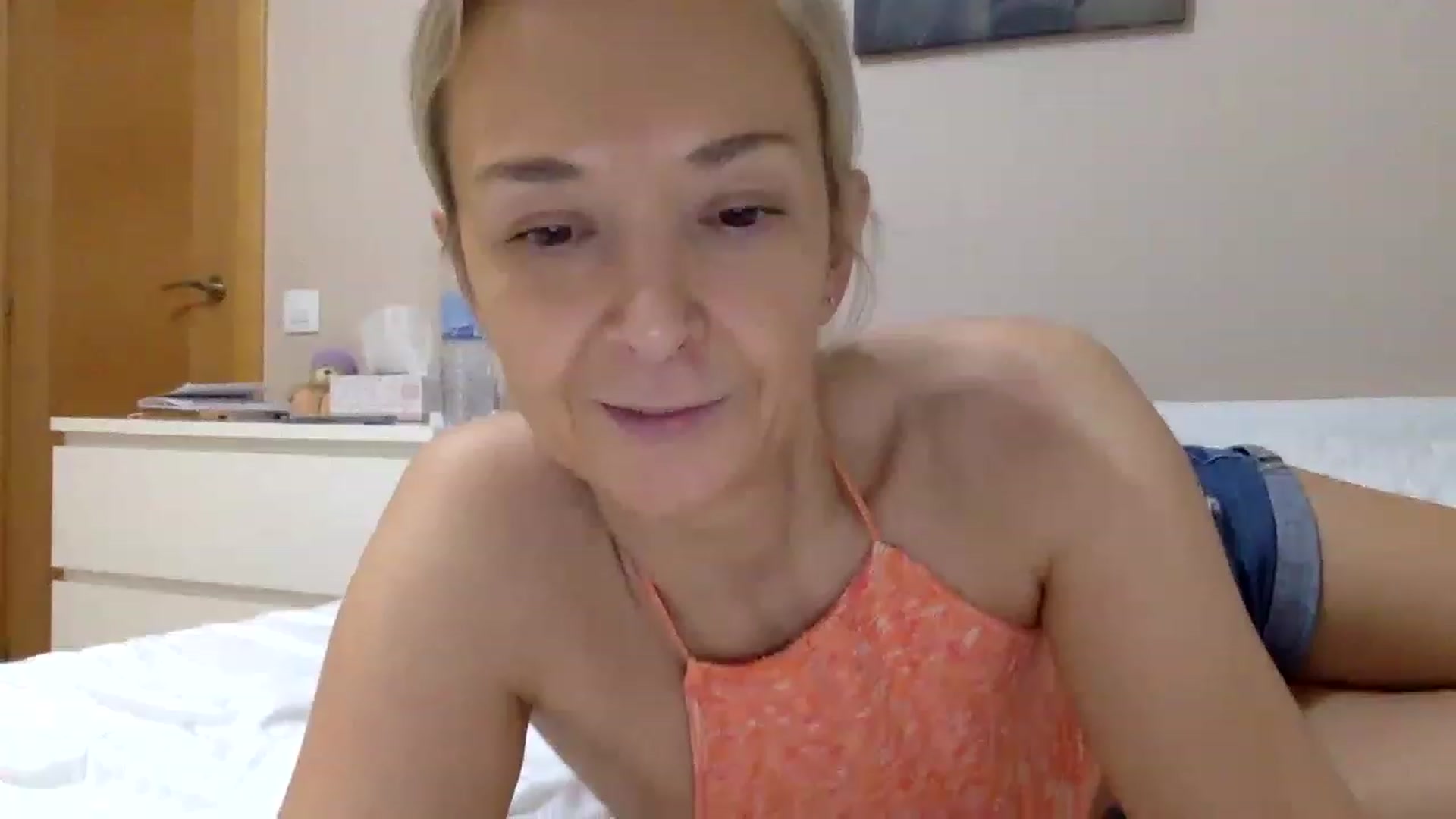 Gallery image thumbnail from Aimee_Angel's myfreecams stream on, 12/08/2022, 19:00 image 20 of 20