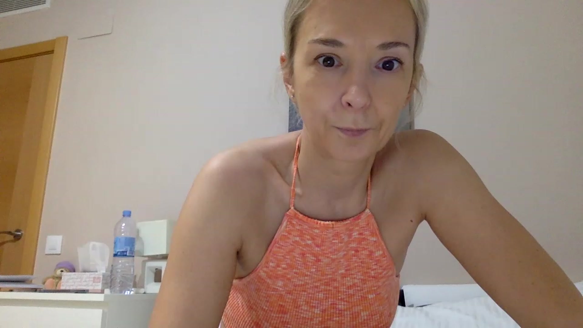 Gallery image thumbnail from Aimee_Angel's myfreecams stream on, 12/08/2022, 19:00 image 13 of 20