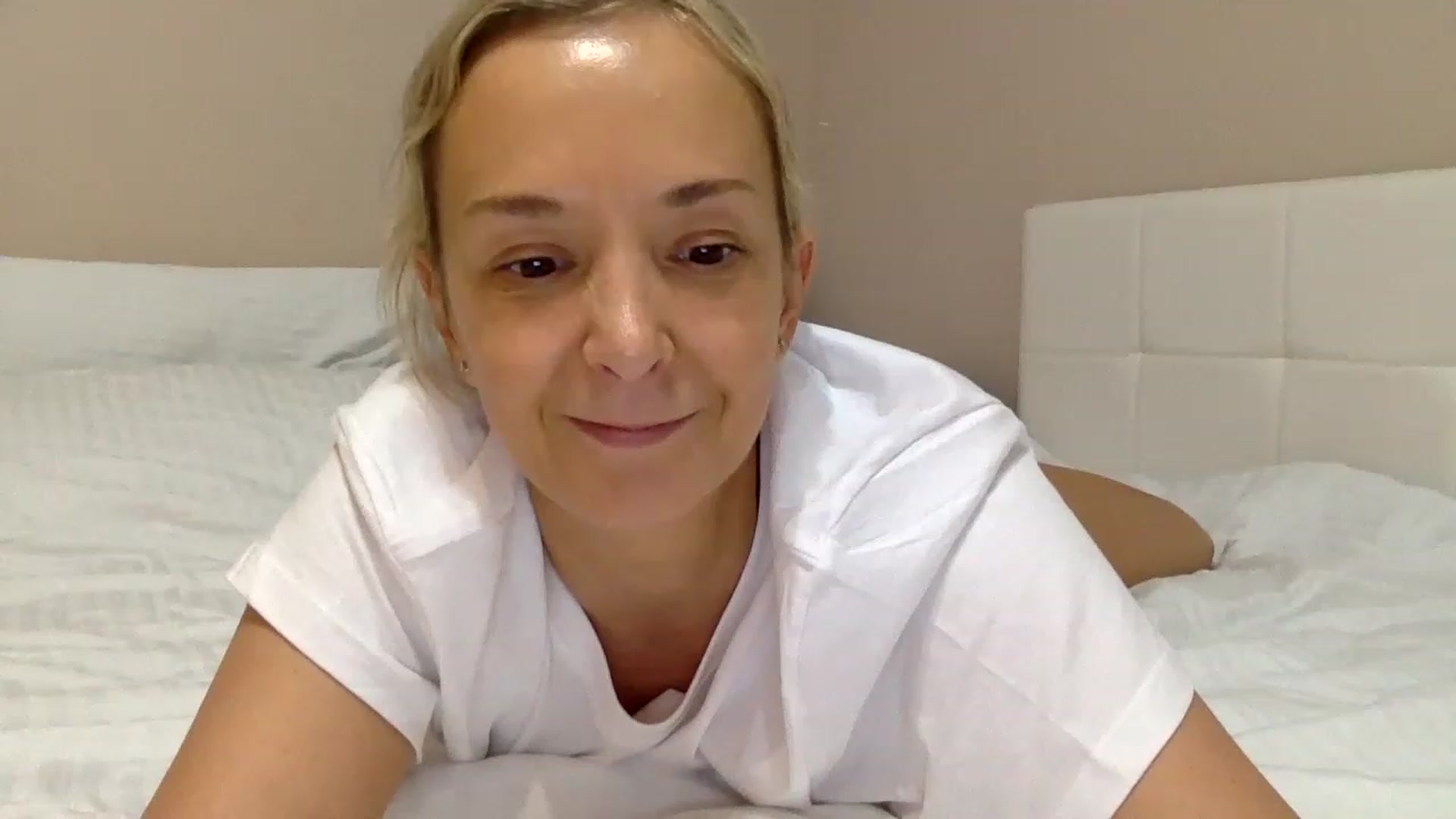 Gallery image thumbnail from Aimee_Angel's myfreecams stream on, 12/09/2022, 19:09 image 6 of 20