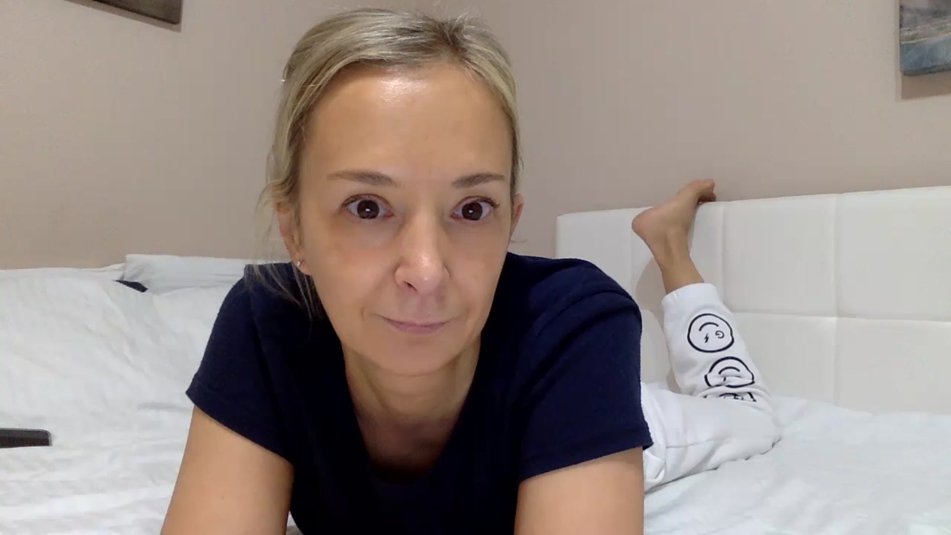 Gallery image thumbnail from Aimee_Angel's myfreecams stream on, 12/11/2022, 21:26 image 18 of 20