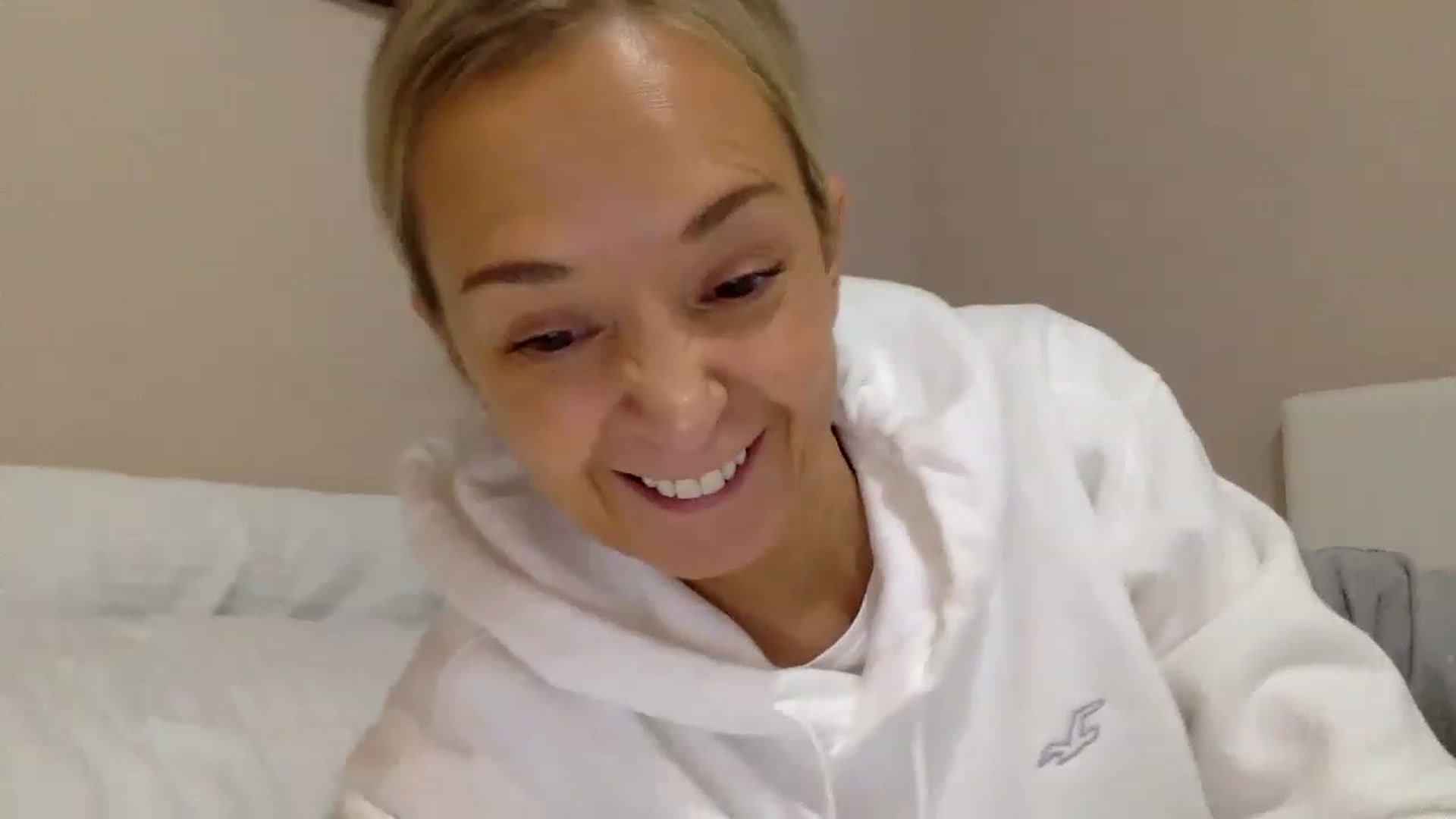 Gallery image thumbnail from Aimee_Angel's myfreecams stream on, 12/12/2022, 15:18 image 16 of 20