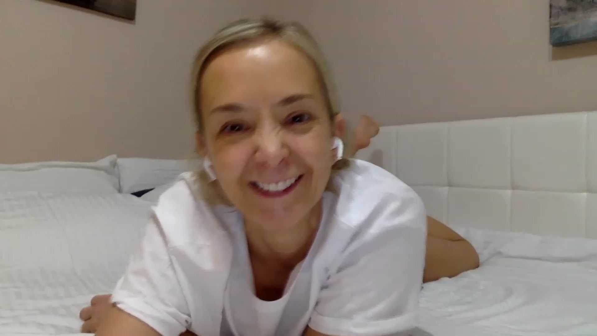 Gallery image thumbnail from Aimee_Angel's myfreecams stream on, 12/16/2022, 20:47 image 12 of 20
