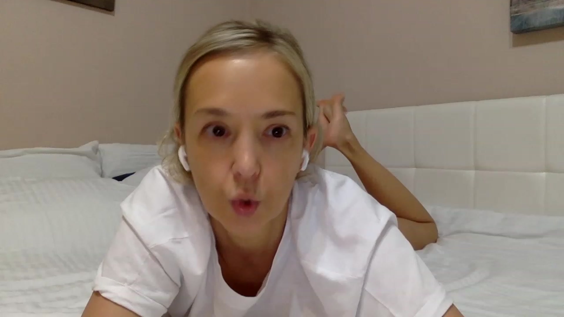 Gallery image thumbnail from Aimee_Angel's myfreecams stream on, 12/16/2022, 20:47 image 20 of 20