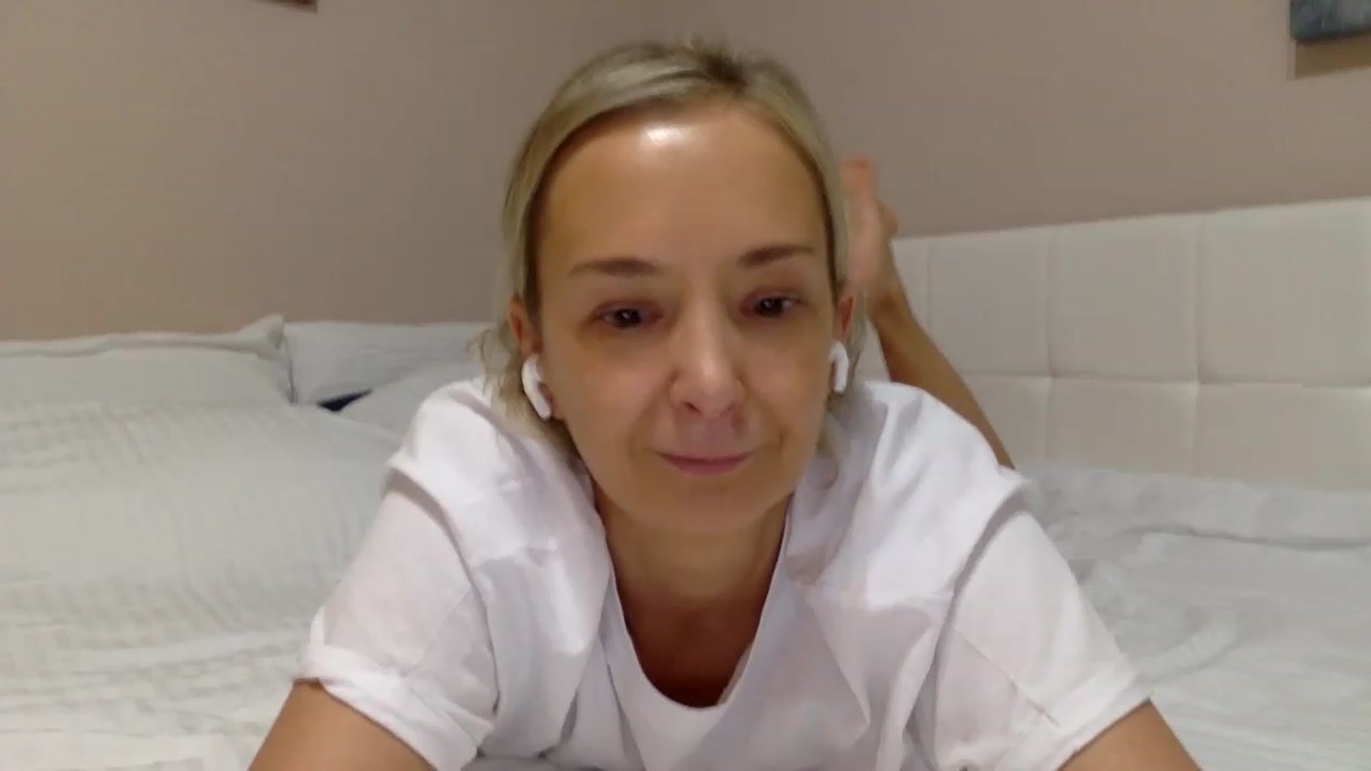 Gallery image thumbnail from Aimee_Angel's myfreecams stream on, 12/16/2022, 20:47 image 14 of 20