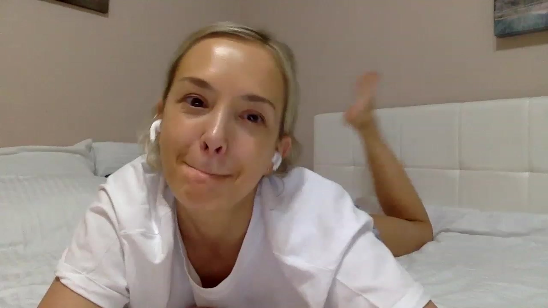 Gallery image thumbnail from Aimee_Angel's myfreecams stream on, 12/16/2022, 20:47 image 1 of 20