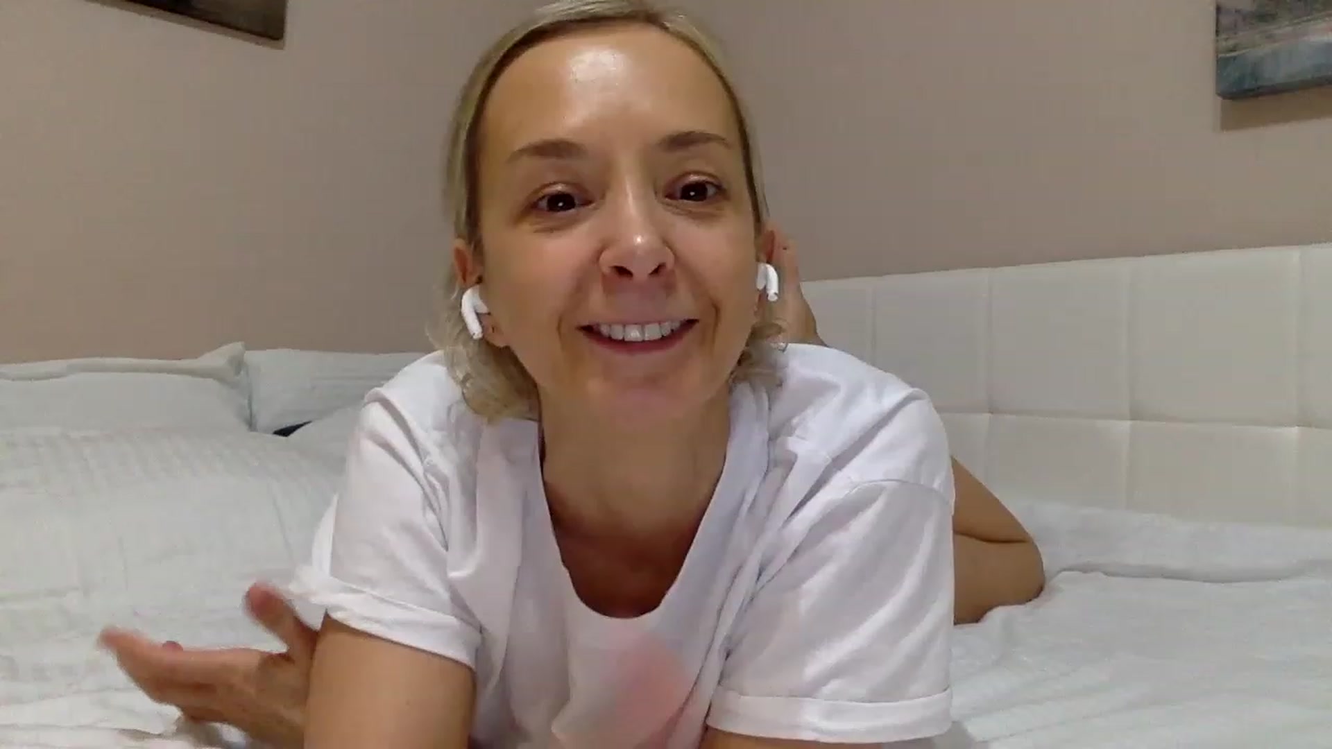 Gallery image thumbnail from Aimee_Angel's myfreecams stream on, 12/16/2022, 20:47 image 8 of 20