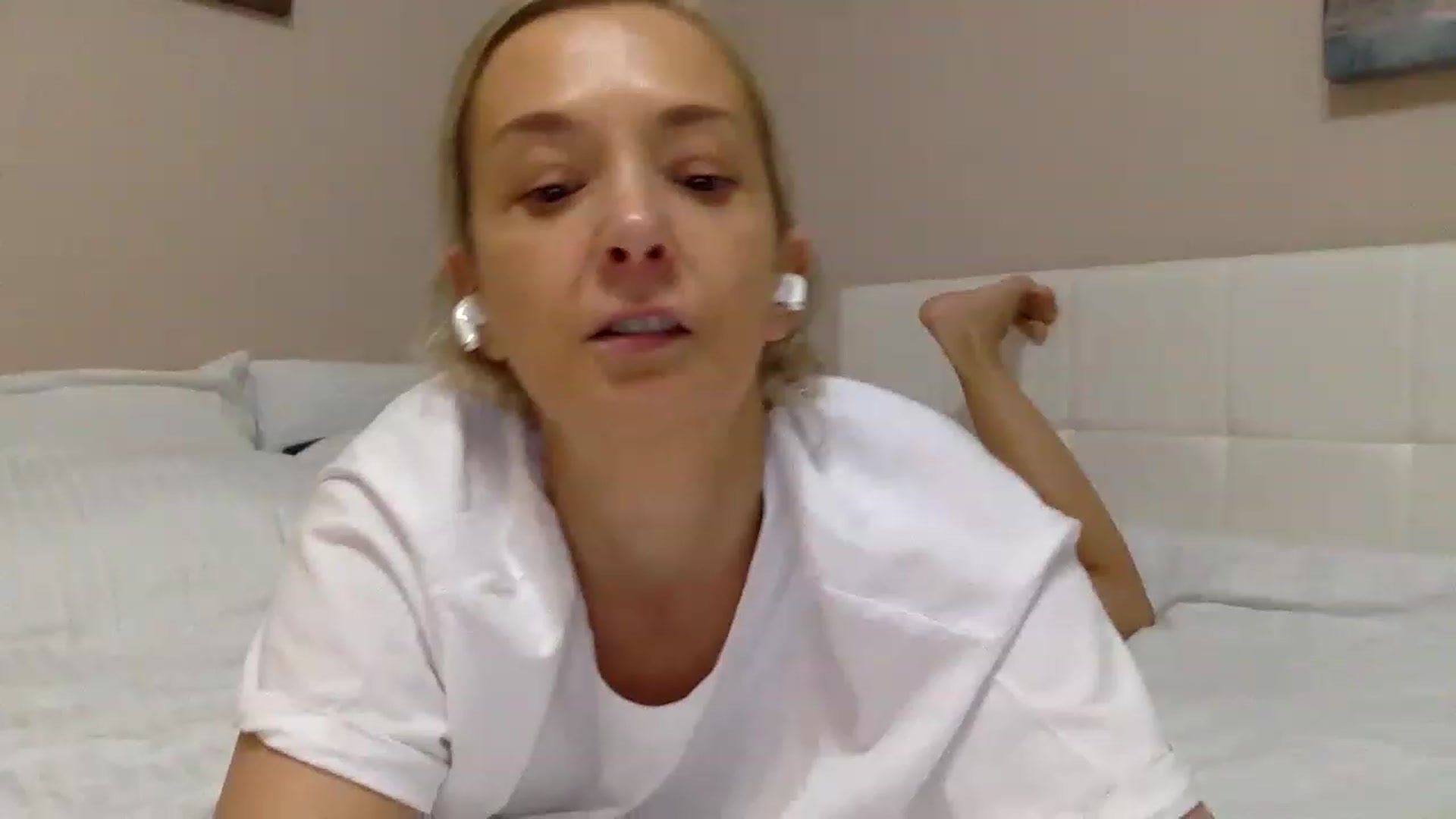Gallery image thumbnail from Aimee_Angel's myfreecams stream on, 12/16/2022, 20:47 image 2 of 20