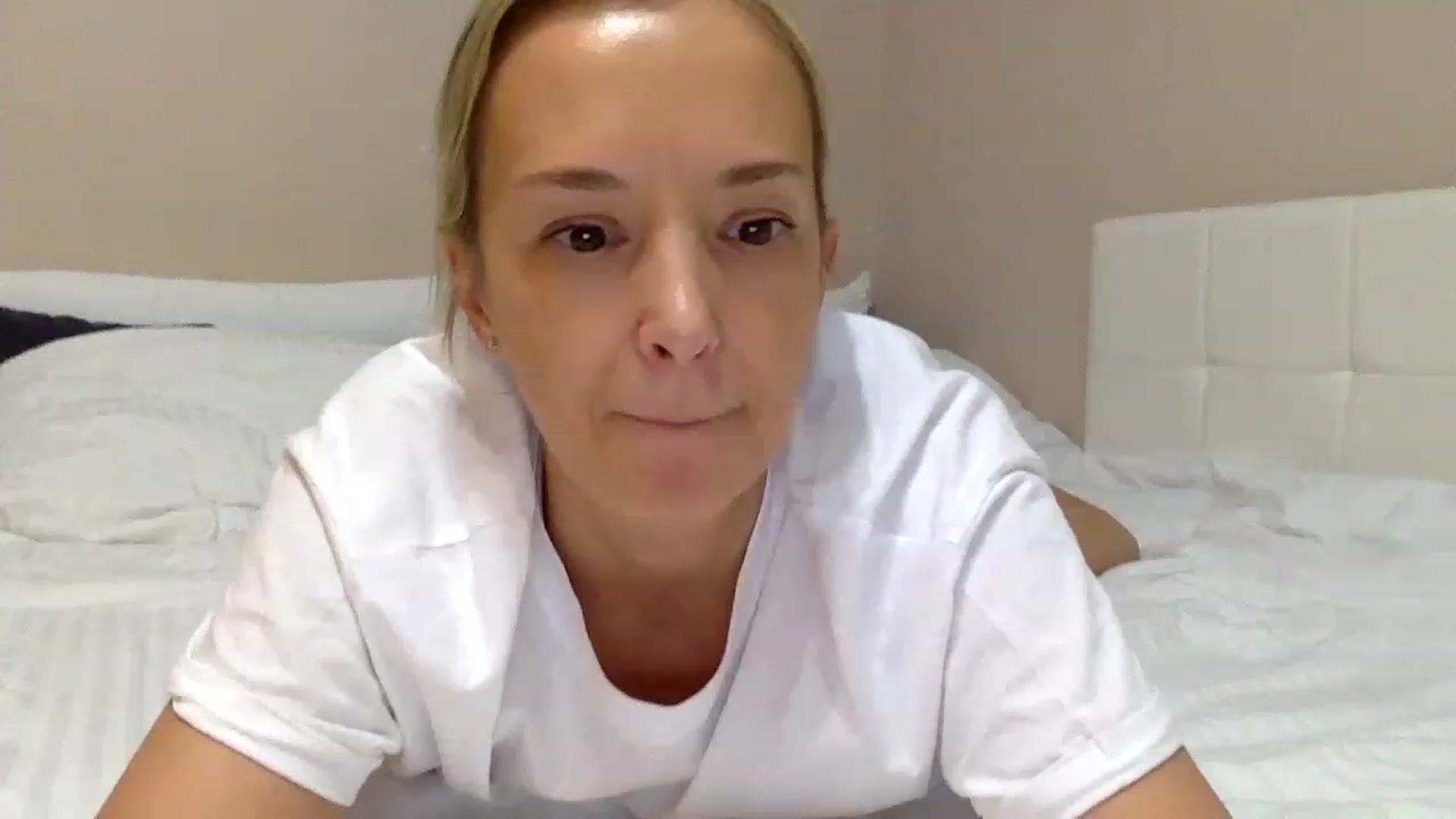 Gallery image thumbnail from Aimee_Angel's myfreecams stream on, 12/18/2022, 19:21 image 16 of 20