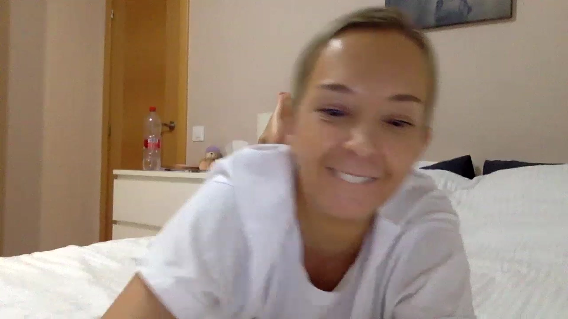 Gallery image thumbnail from Aimee_Angel's myfreecams stream on, 12/26/2022, 18:21 image 17 of 20