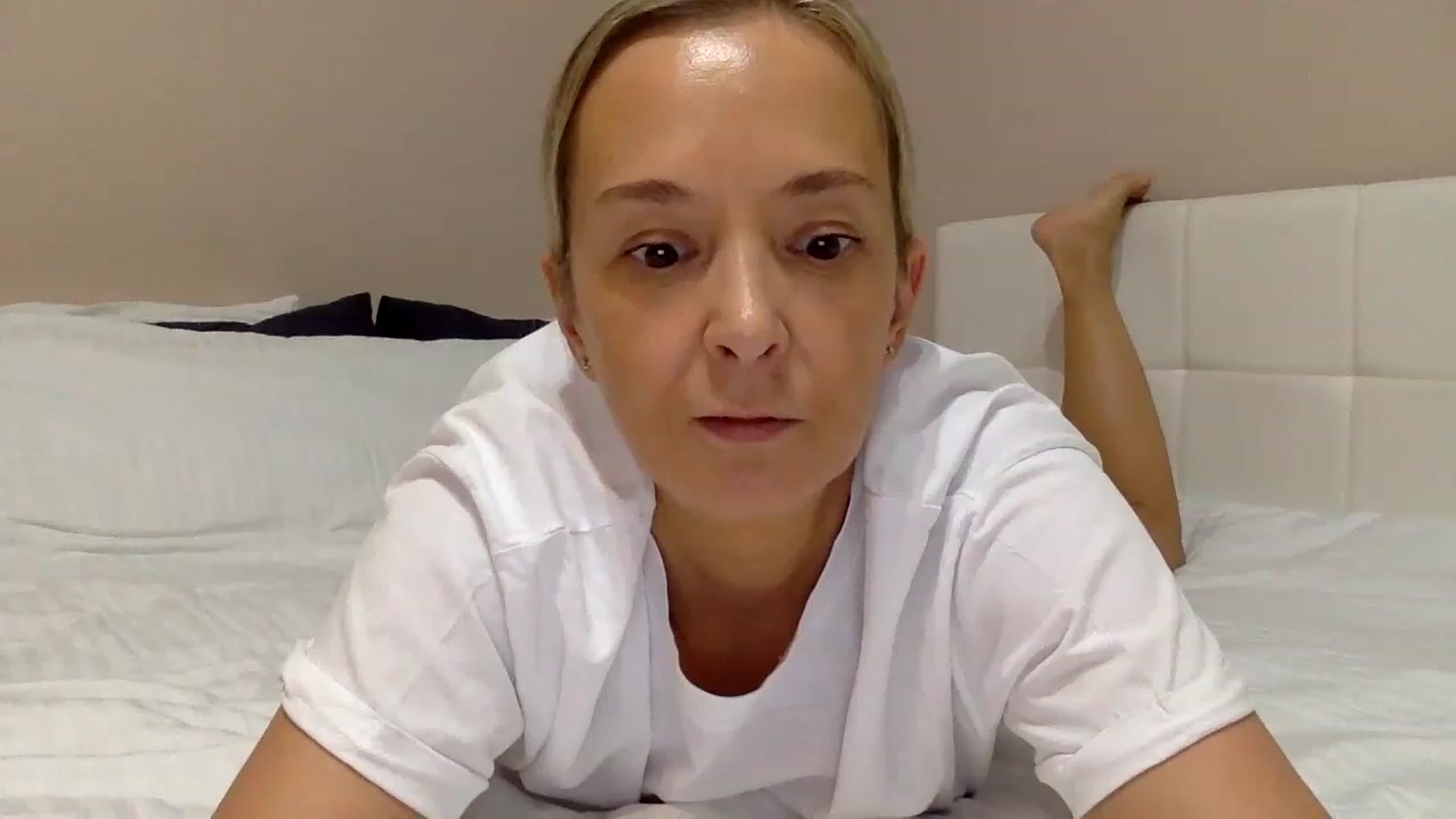 Gallery image thumbnail from Aimee_Angel's myfreecams stream on, 12/26/2022, 18:57 image 9 of 20