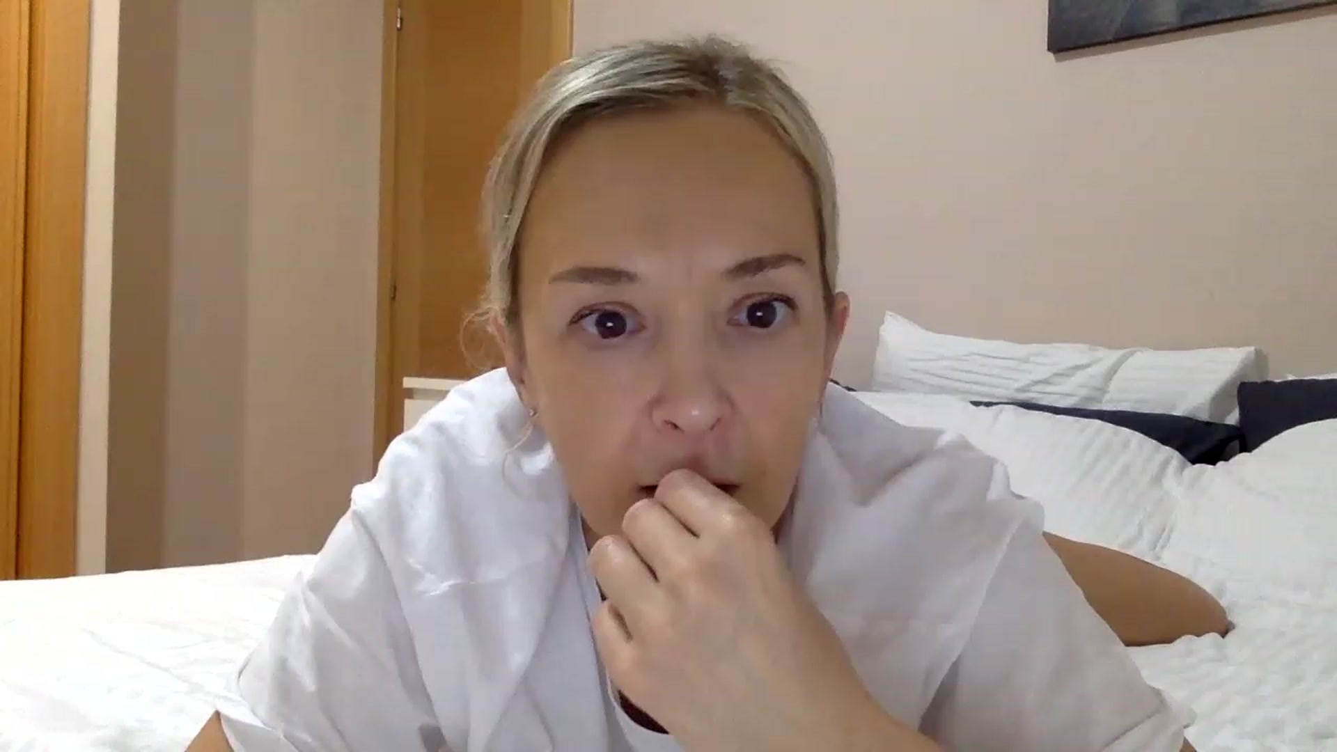 Gallery image thumbnail from Aimee_Angel's myfreecams stream on, 12/27/2022, 19:23 image 10 of 20