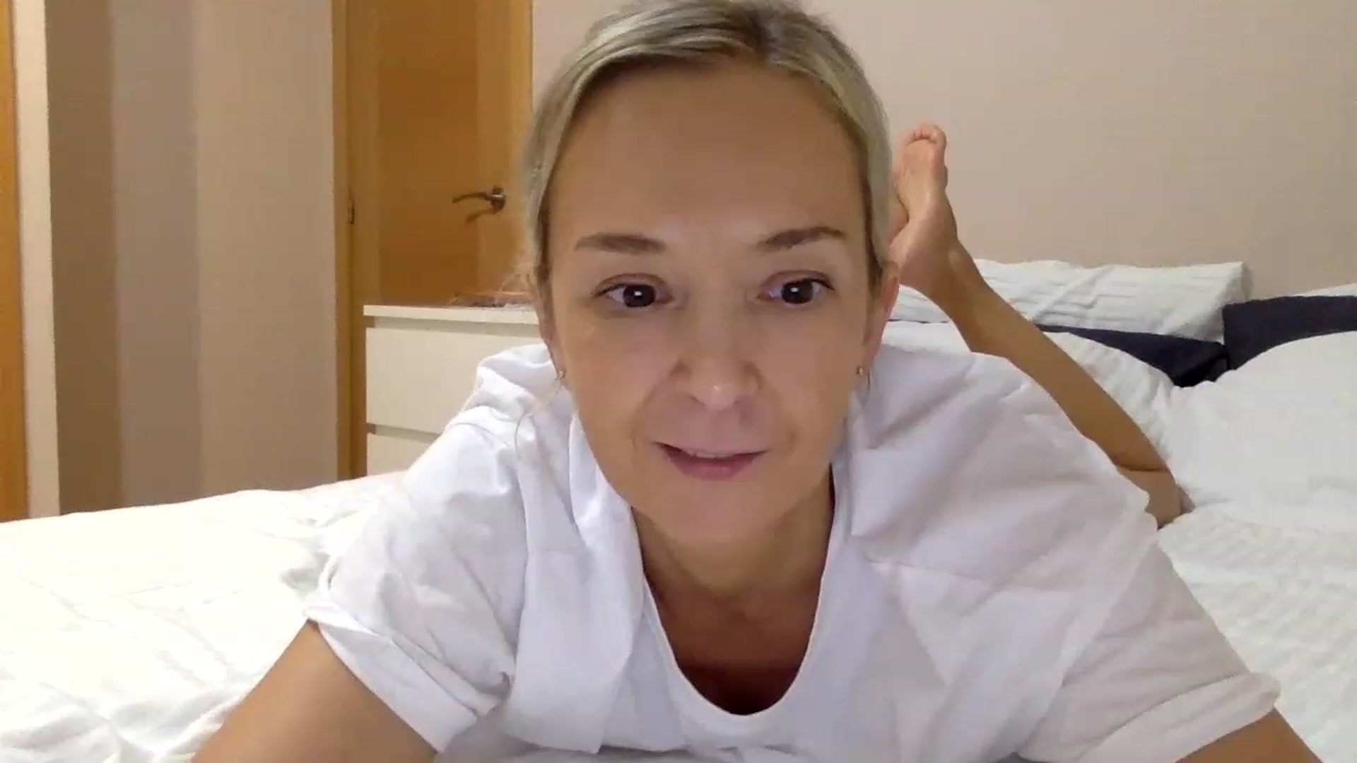 Gallery image thumbnail from Aimee_Angel's myfreecams stream on, 12/27/2022, 19:23 image 7 of 20