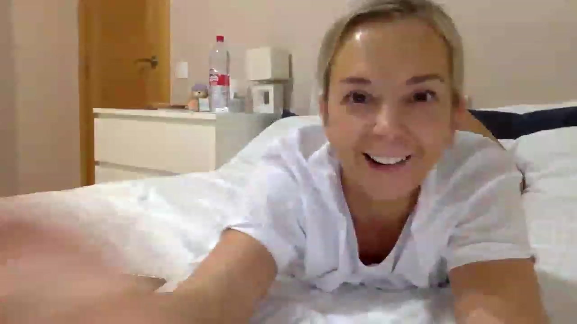 Gallery image thumbnail from Aimee_Angel's myfreecams stream on, 12/27/2022, 19:23 image 16 of 20