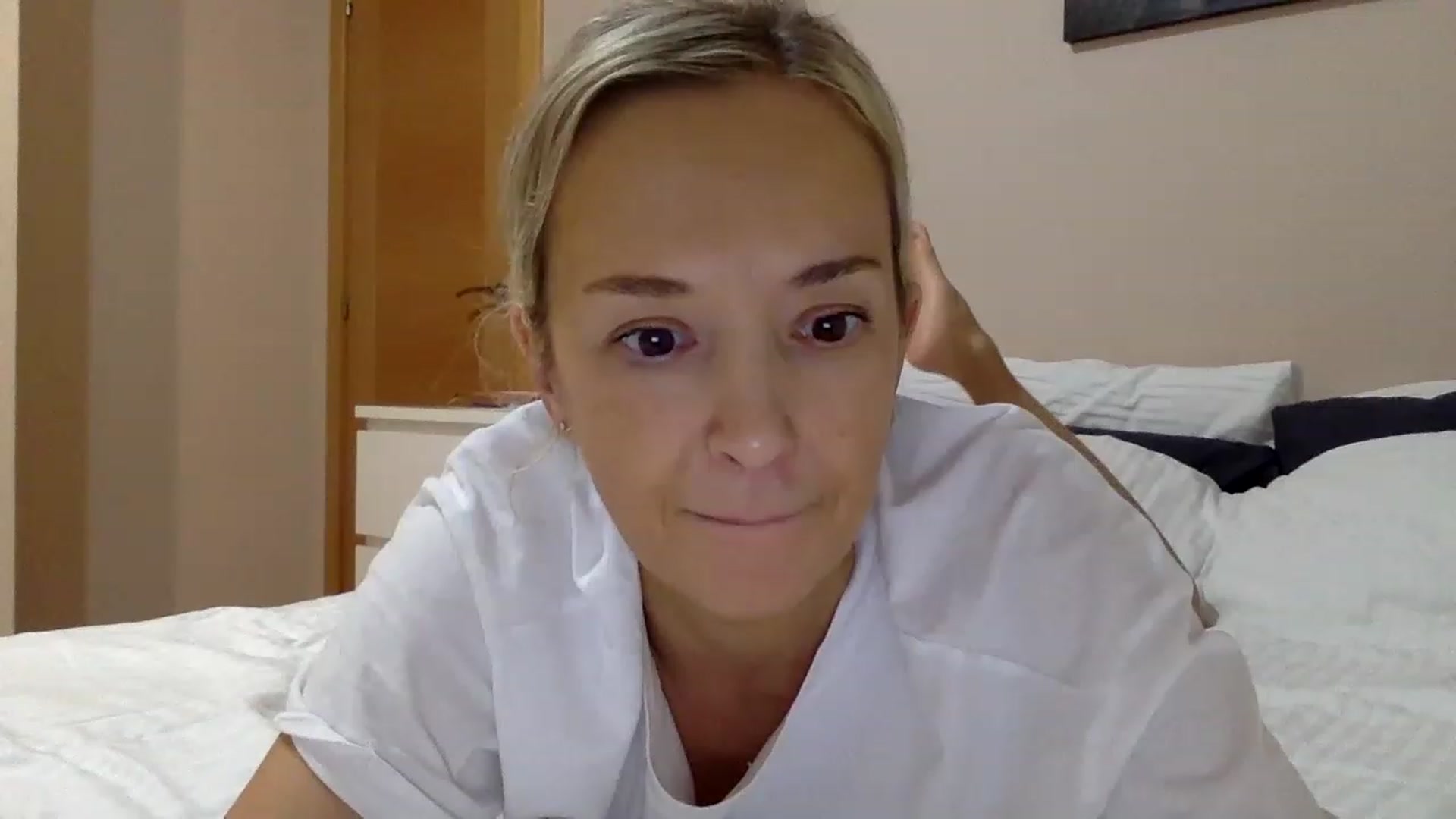 Gallery image thumbnail from Aimee_Angel's myfreecams stream on, 12/27/2022, 19:23 image 5 of 20