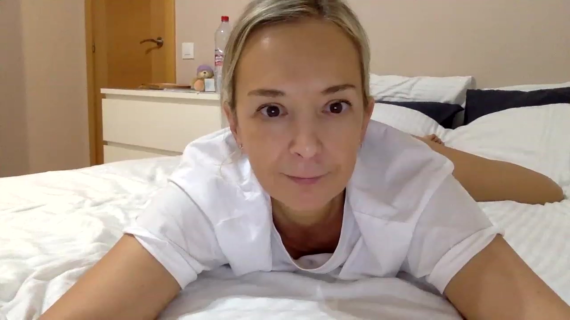 Gallery image thumbnail from Aimee_Angel's myfreecams stream on, 12/27/2022, 19:23 image 19 of 20