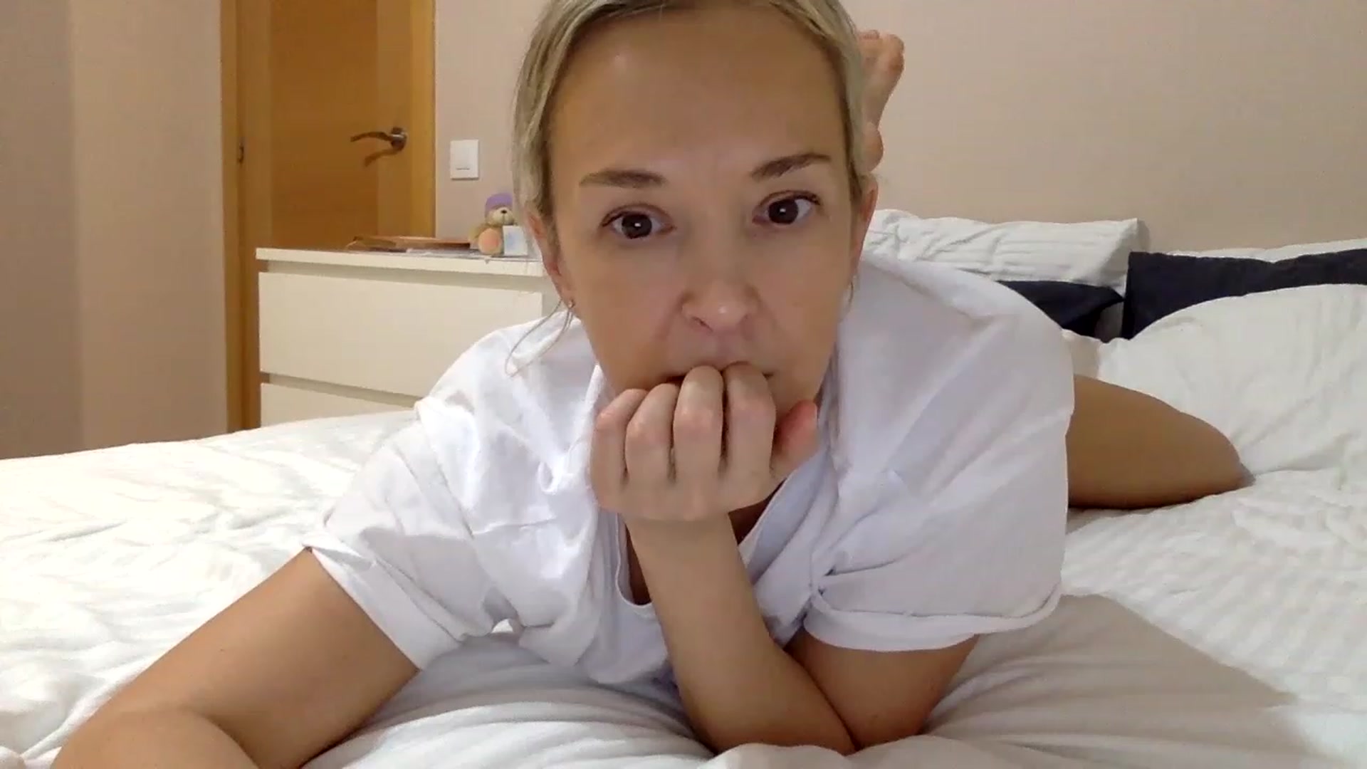 Gallery image thumbnail from Aimee_Angel's myfreecams stream on, 12/27/2022, 19:23 image 20 of 20
