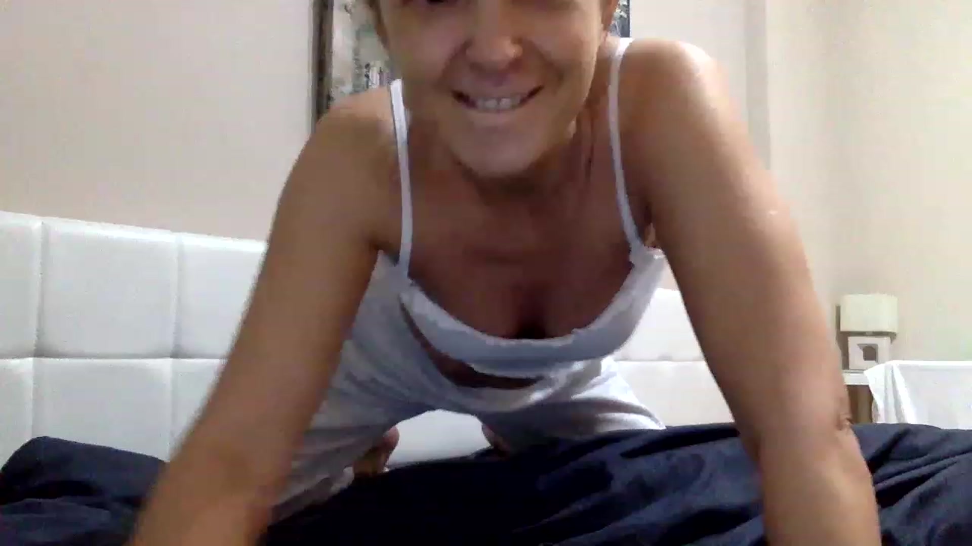 Gallery image thumbnail from Aimee_Angel's myfreecams stream on, 12/29/2022, 18:49 image 1 of 20