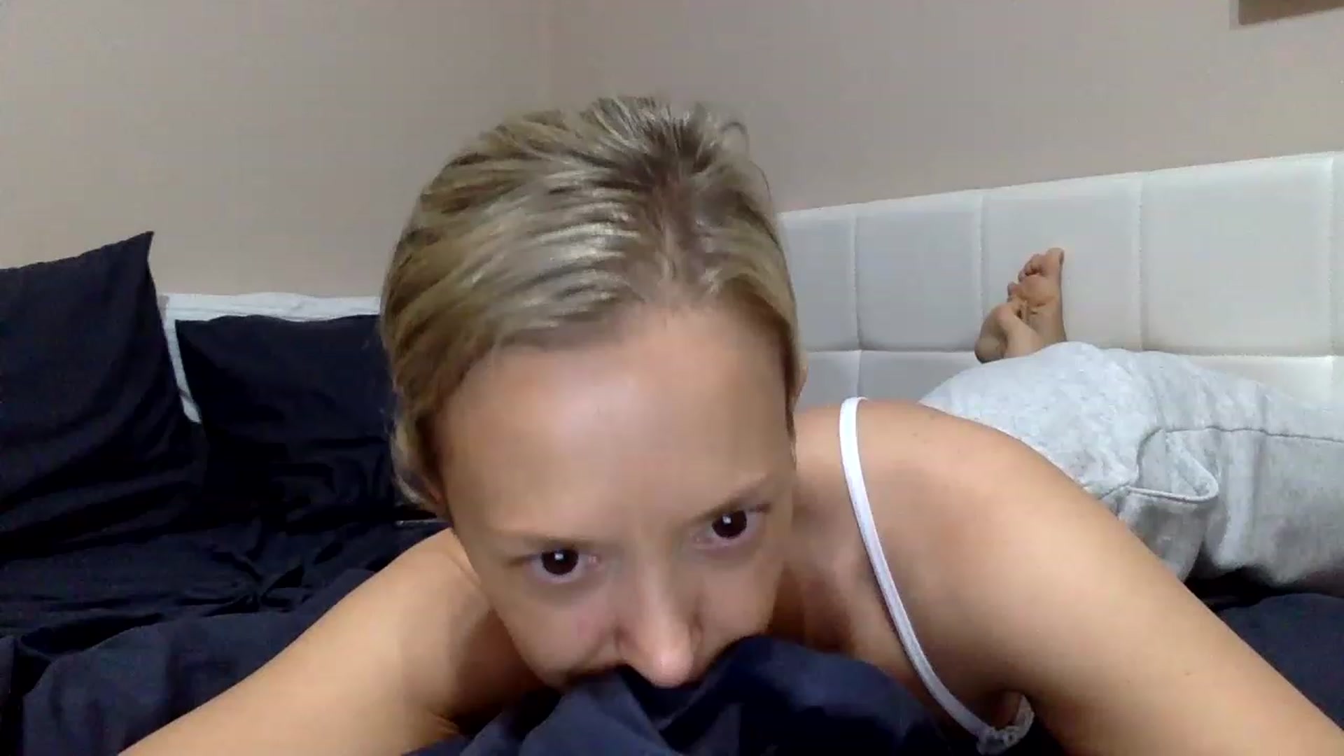 Gallery image thumbnail from Aimee_Angel's myfreecams stream on, 12/29/2022, 18:49 image 14 of 20