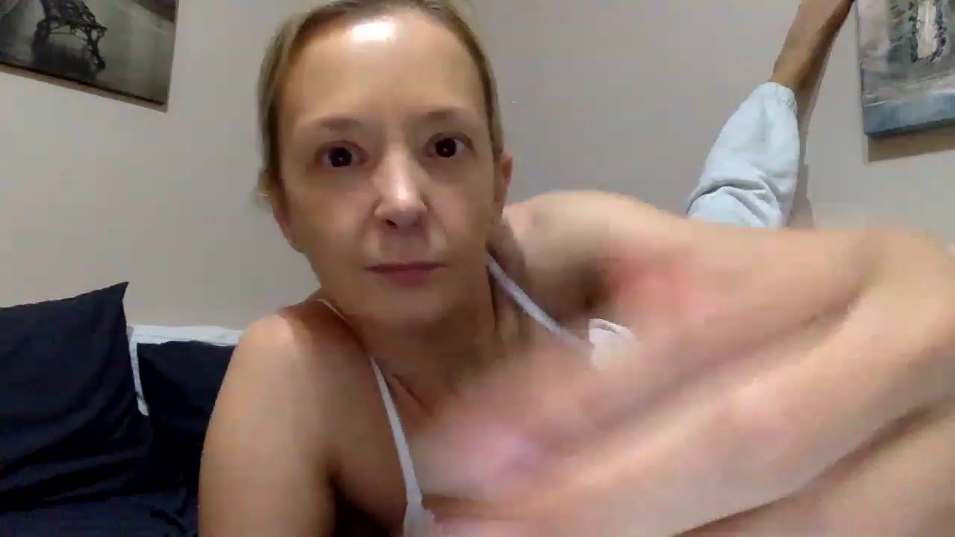 Gallery image thumbnail from Aimee_Angel's myfreecams stream on, 12/29/2022, 18:49 image 6 of 20