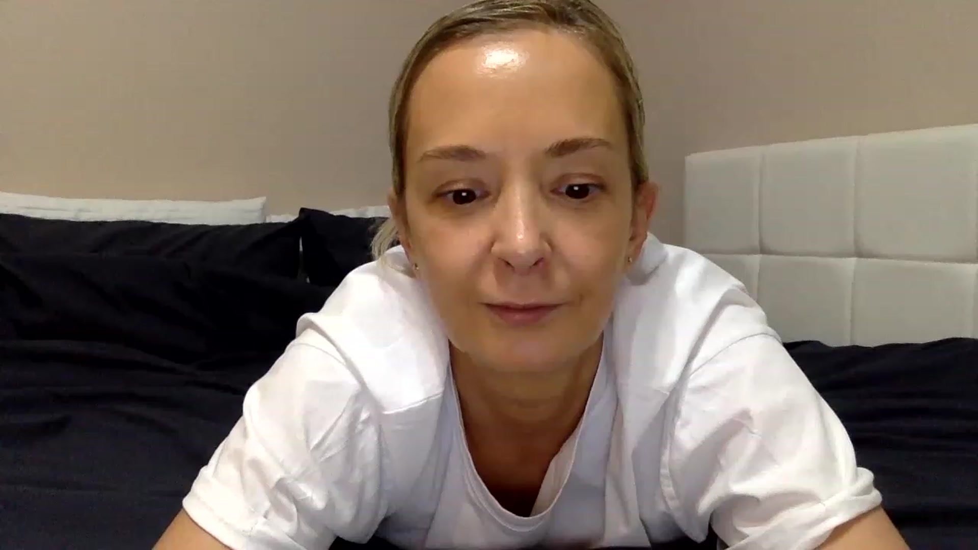 Gallery image thumbnail from Aimee_Angel's myfreecams stream on, 12/30/2022, 18:31 image 16 of 20