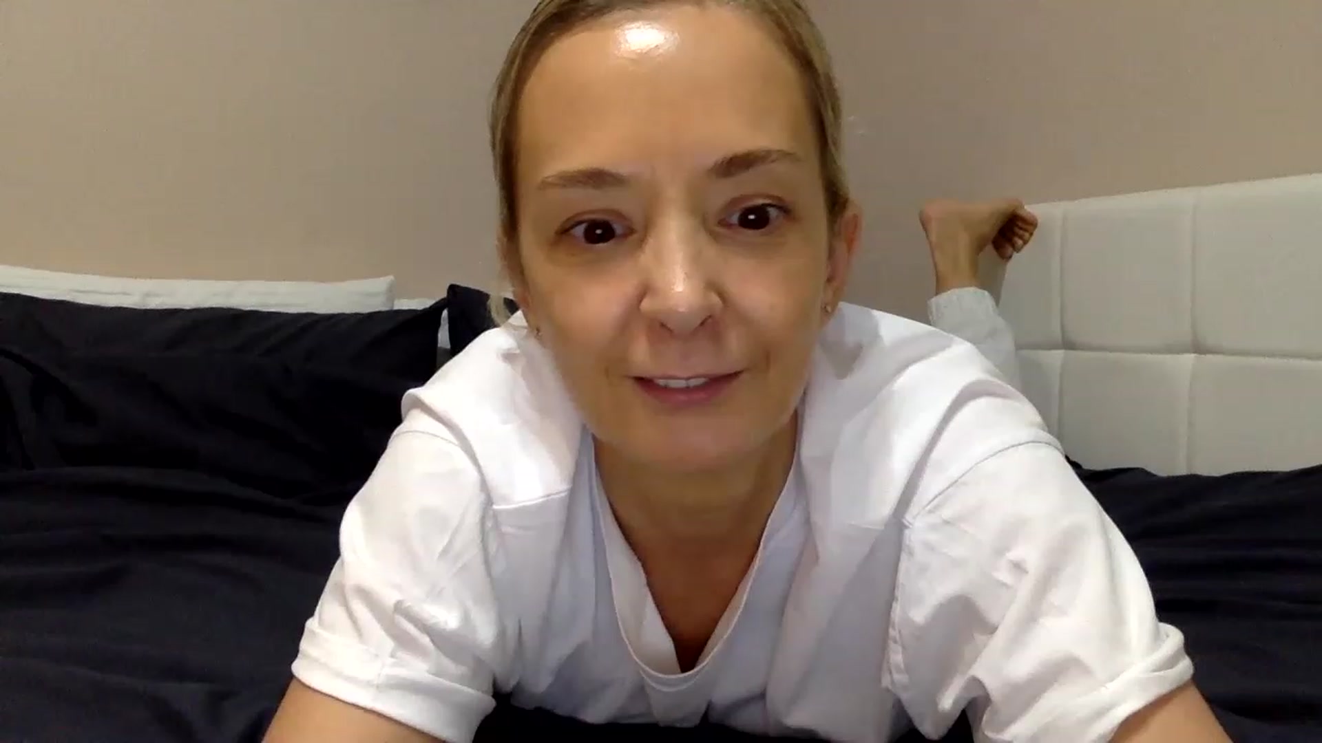 Gallery image thumbnail from Aimee_Angel's myfreecams stream on, 12/30/2022, 18:31 image 8 of 20