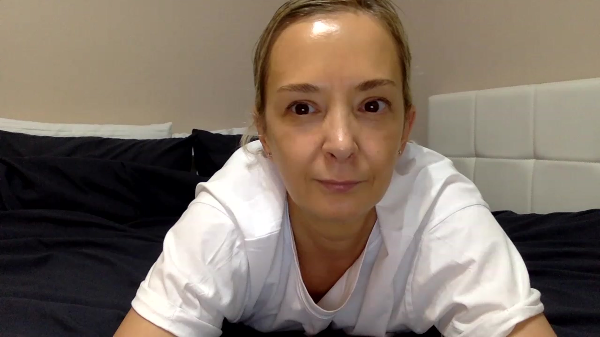 Gallery image thumbnail from Aimee_Angel's myfreecams stream on, 12/30/2022, 18:31 image 12 of 20