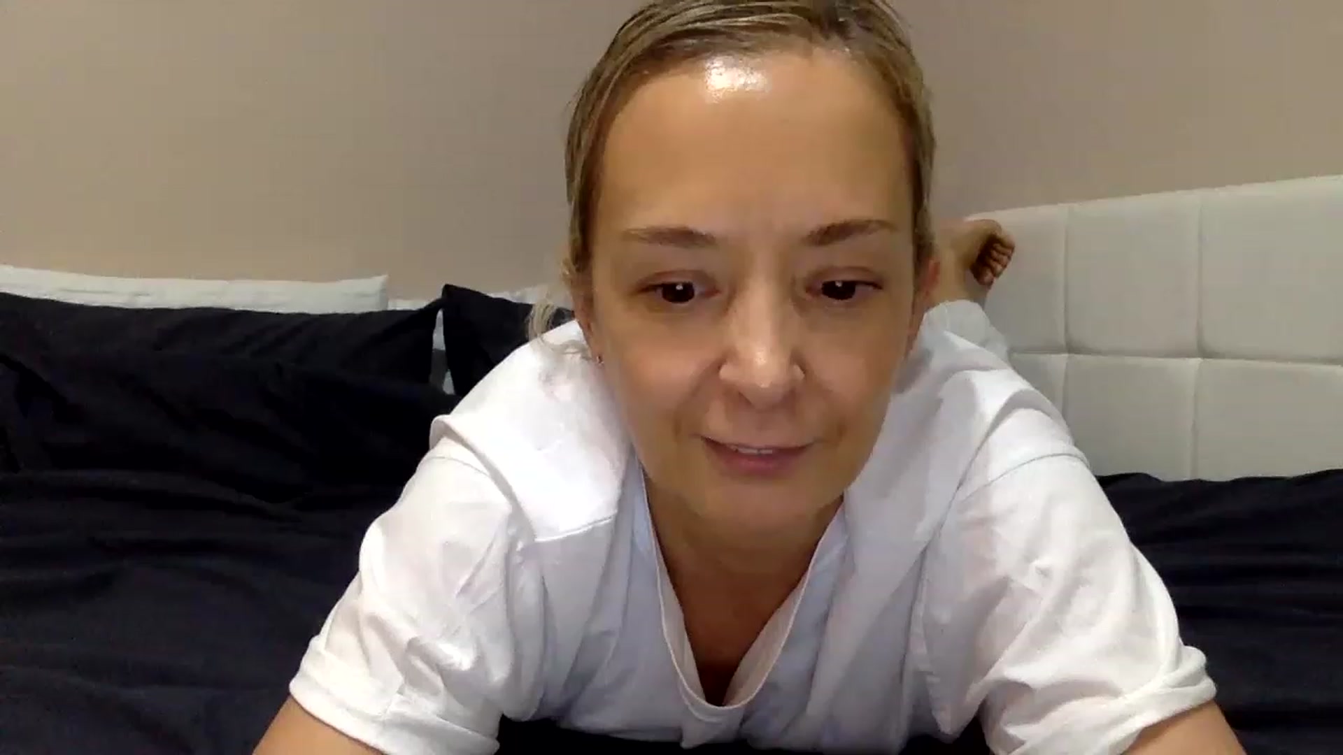 Gallery image thumbnail from Aimee_Angel's myfreecams stream on, 12/30/2022, 18:31 image 10 of 20