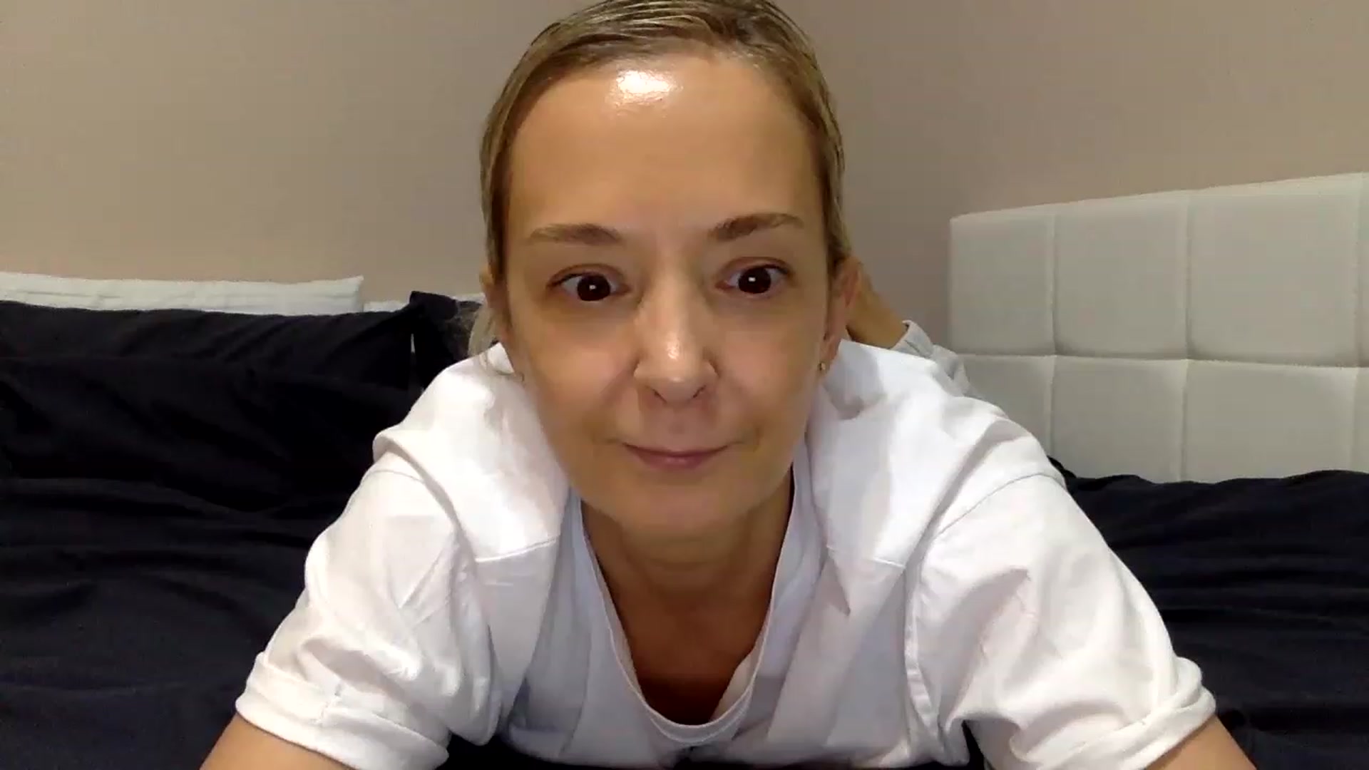 Gallery image thumbnail from Aimee_Angel's myfreecams stream on, 12/30/2022, 18:31 image 19 of 20
